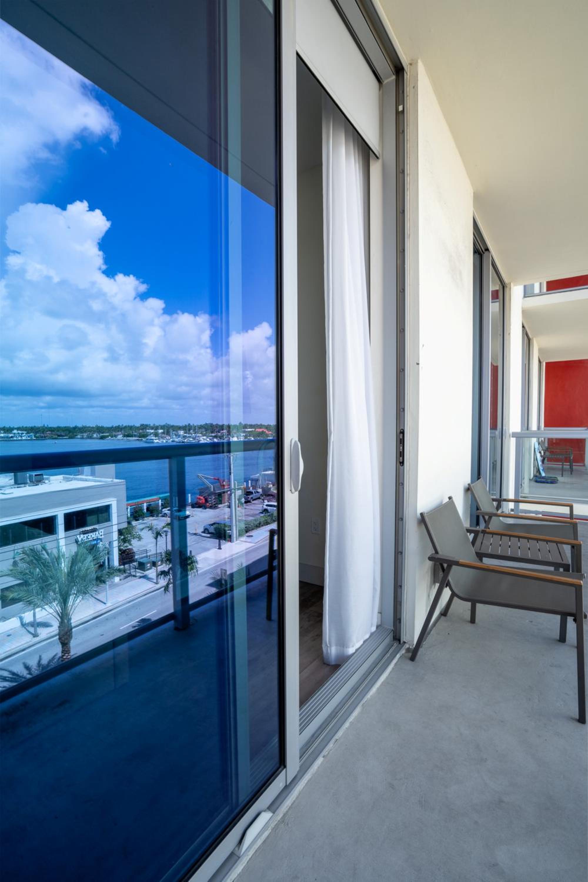 One-Bedroom Apartment with Bay View photo 3