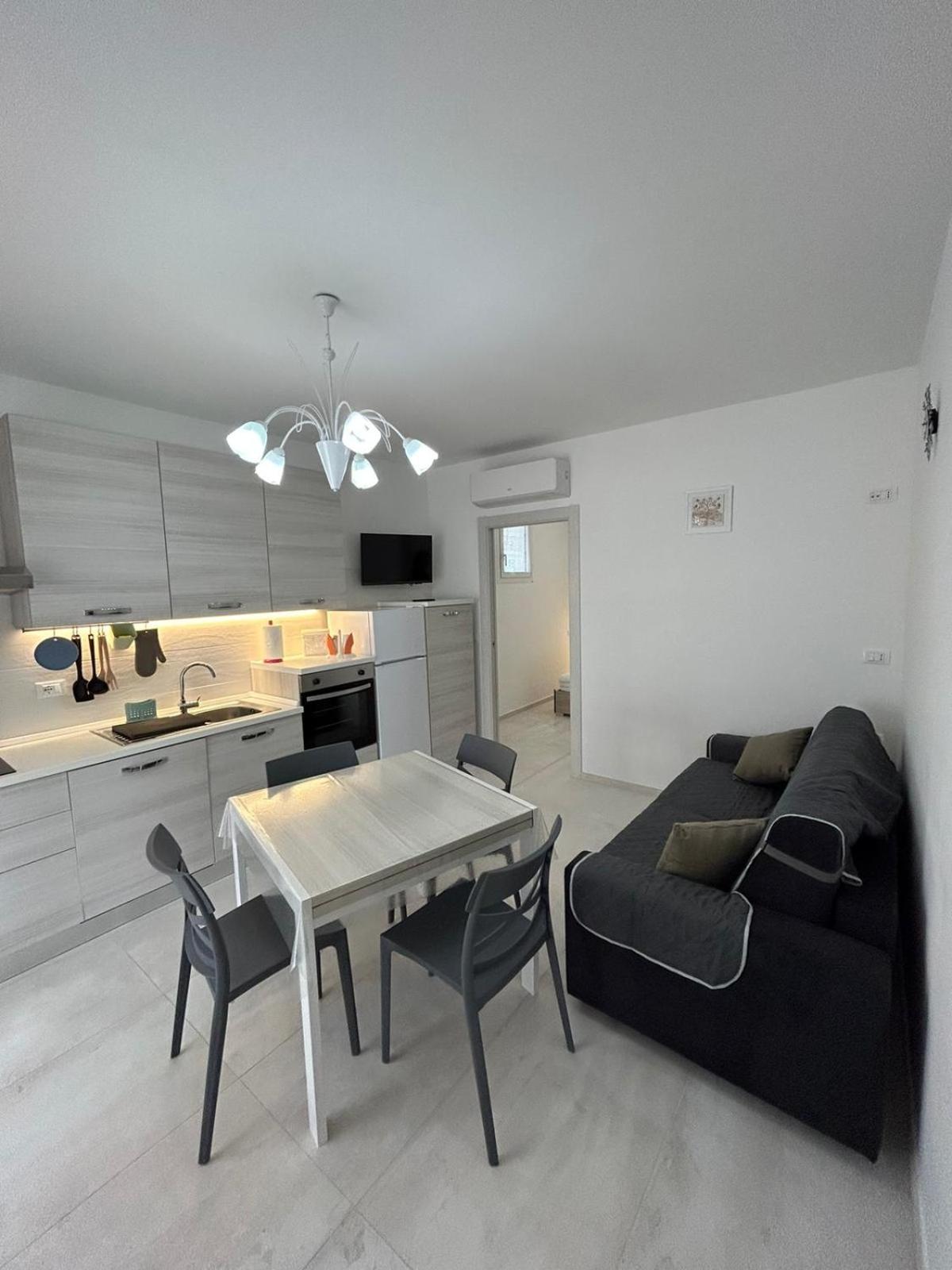 One-Bedroom Apartment photo 2