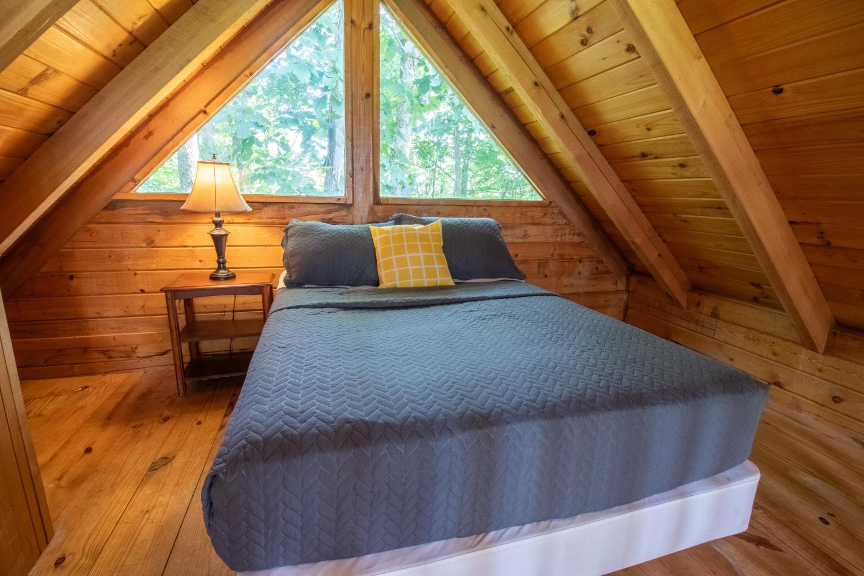 Eagle's Nest Cabin 6 with Loft