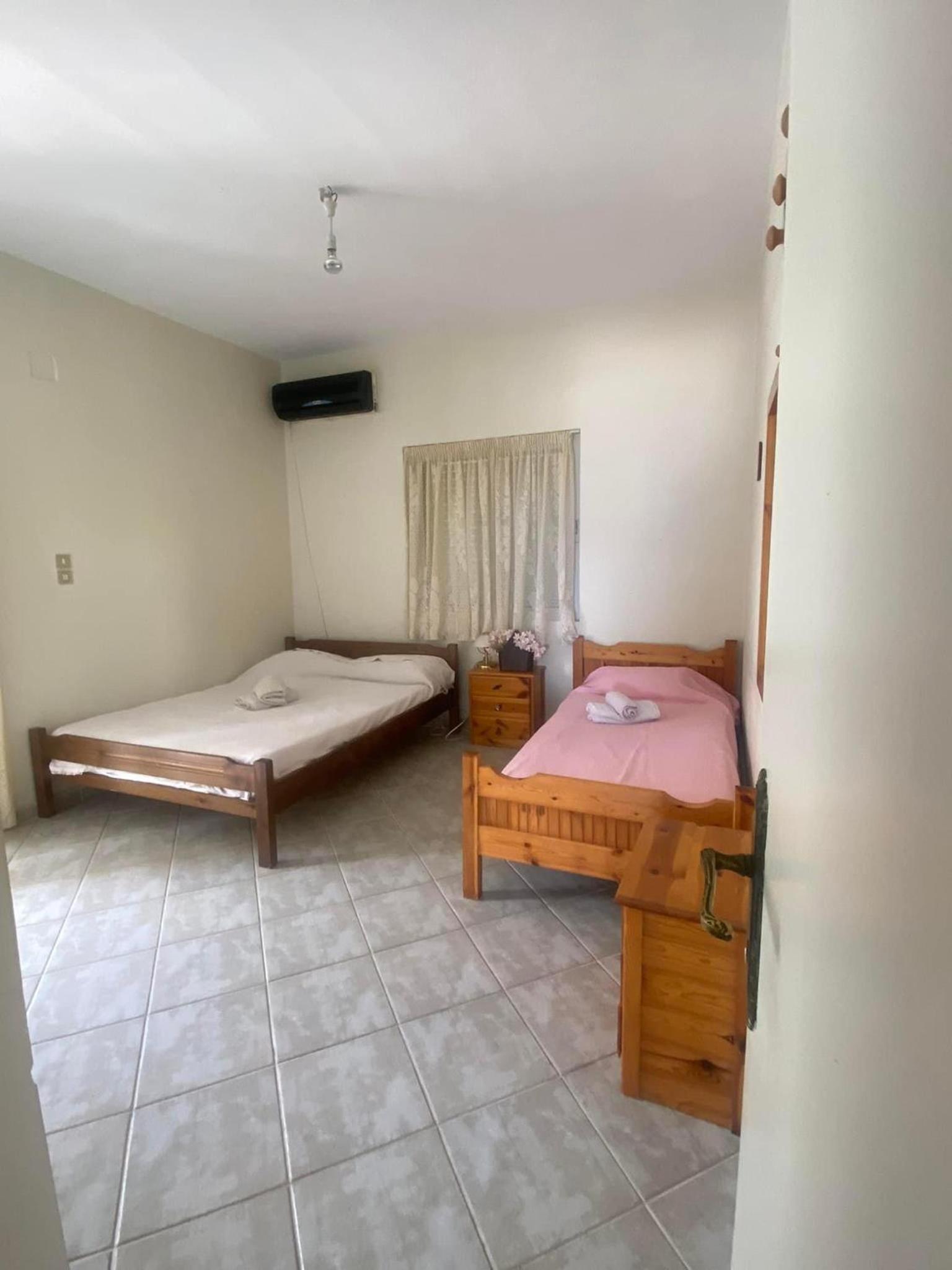 One-Bedroom House photo 1