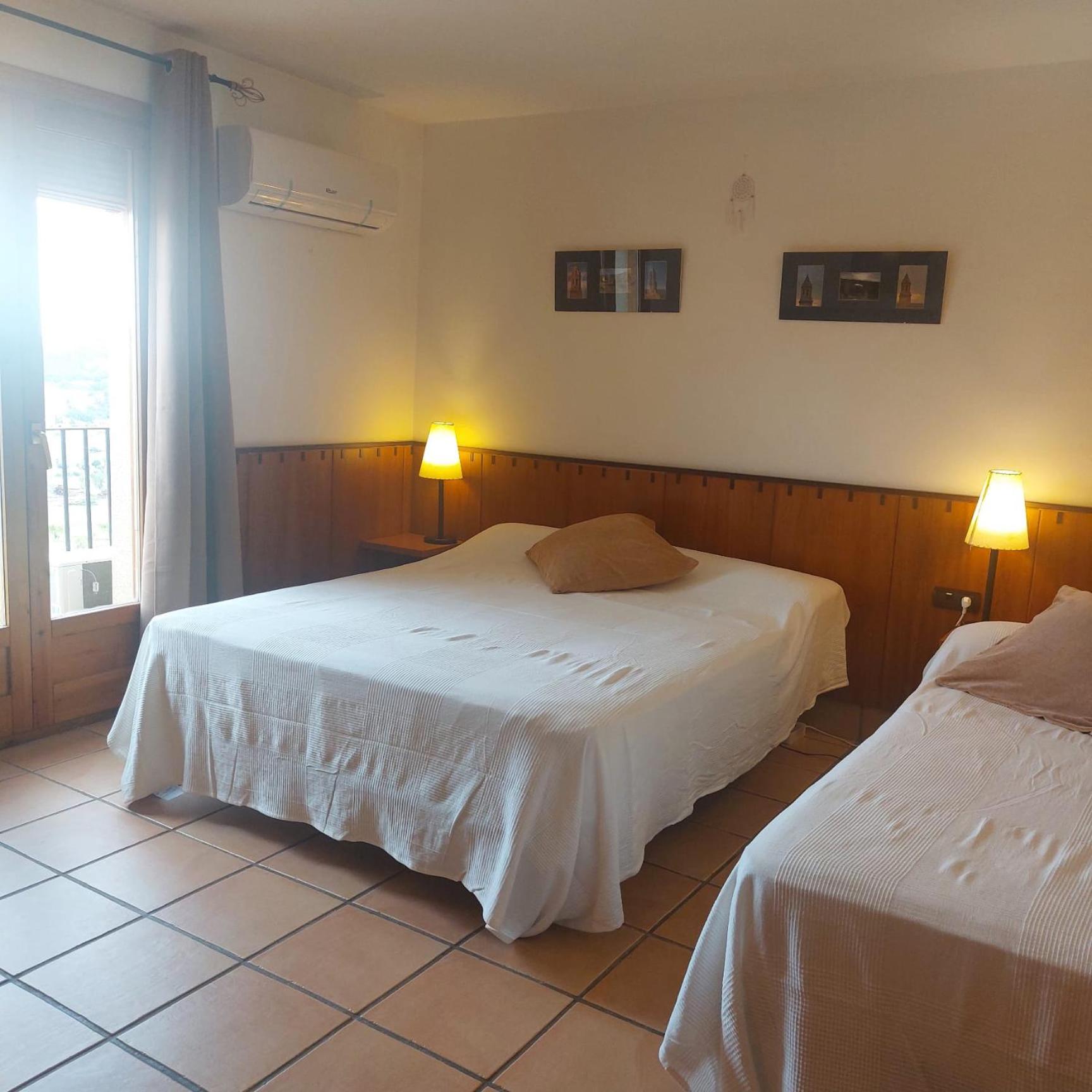 Habitación Triple con Vista a la Montaña