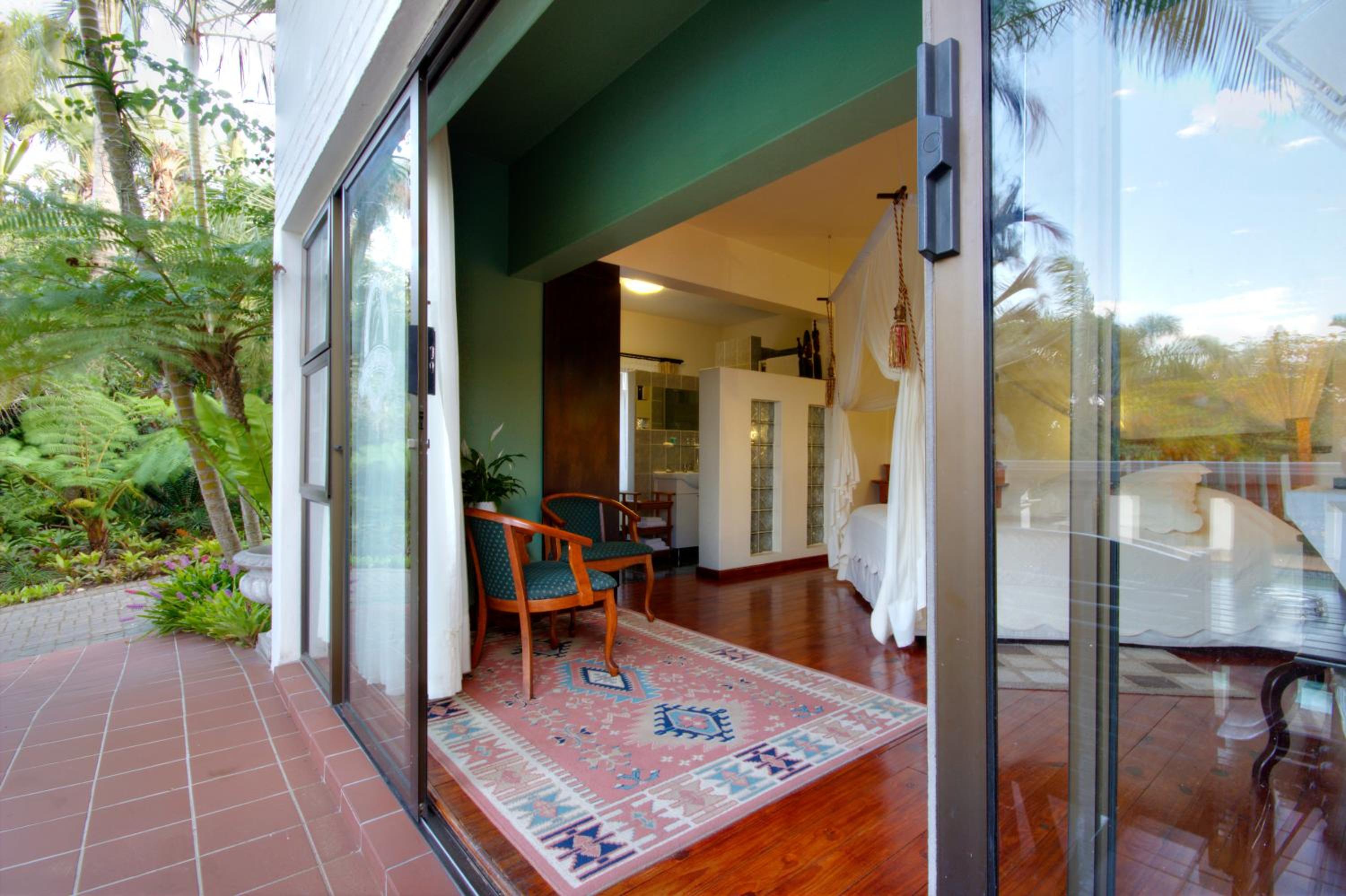 Deluxe Family Room (2 Adults + 3 Children) - Photo 3