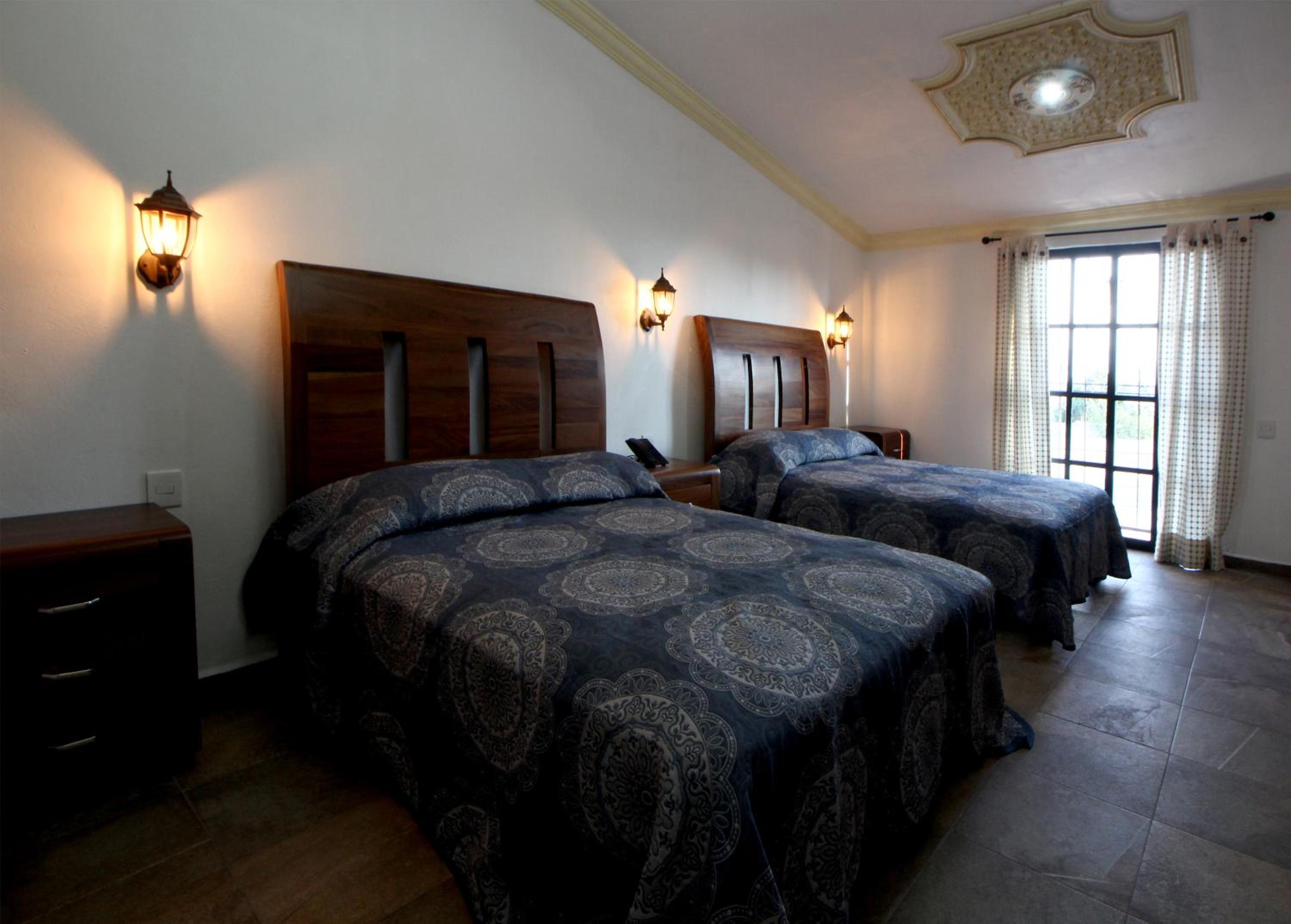 Twin Room with Bath photo 1
