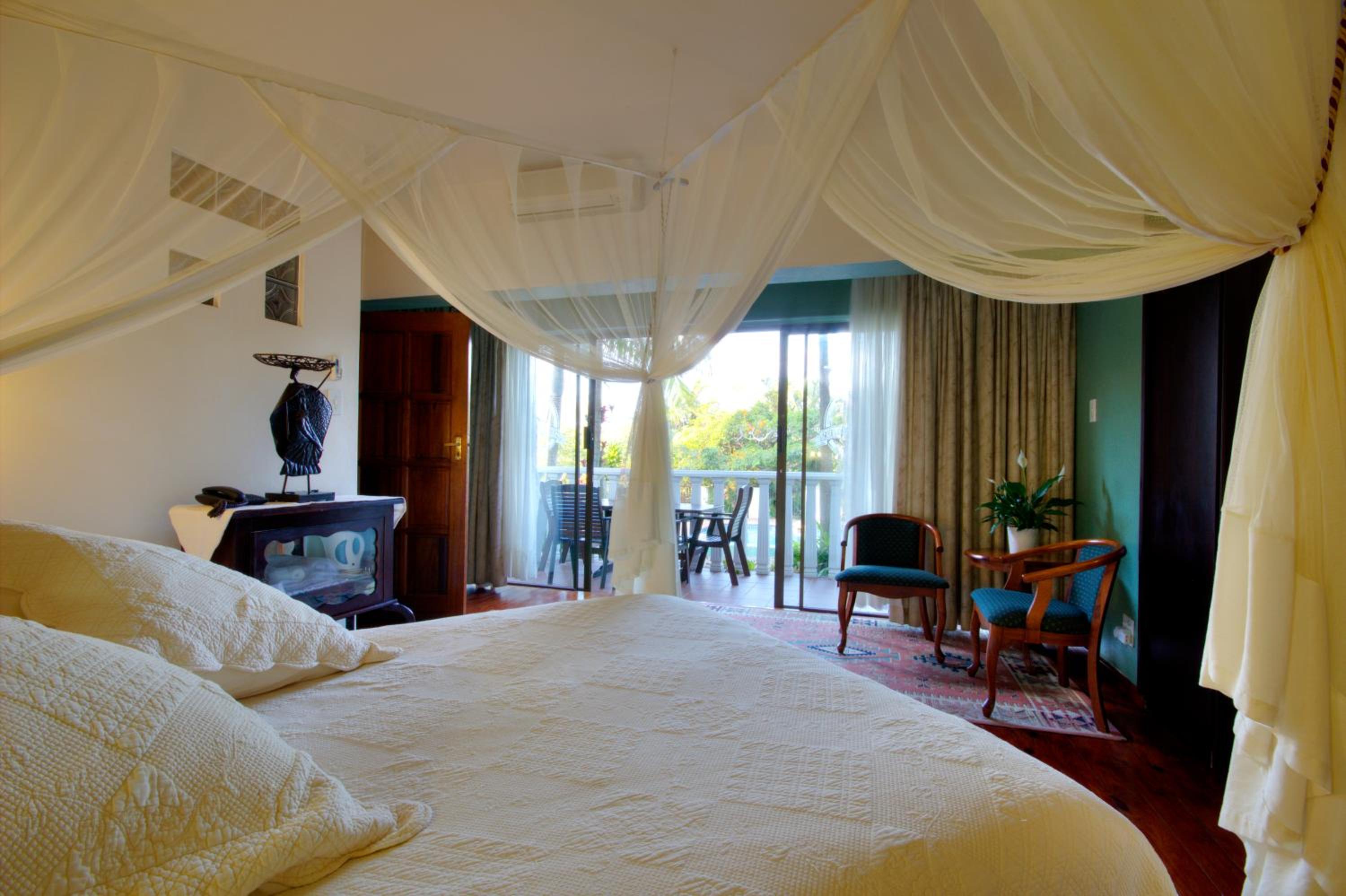Deluxe Family Room (2 Adults + 3 Children) - Photo 7