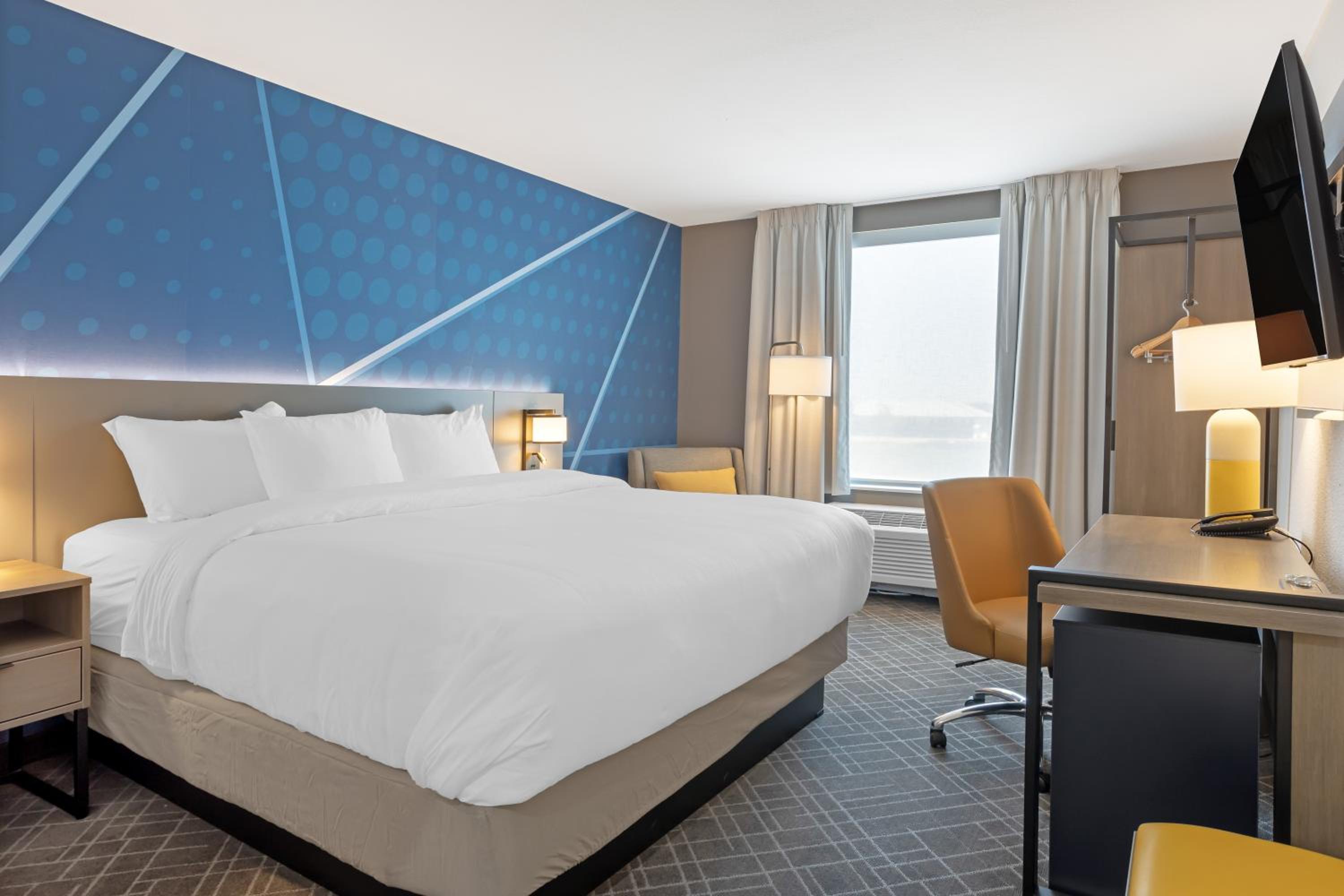 King Suite - Disability Access/Non Smoking - Photo 1