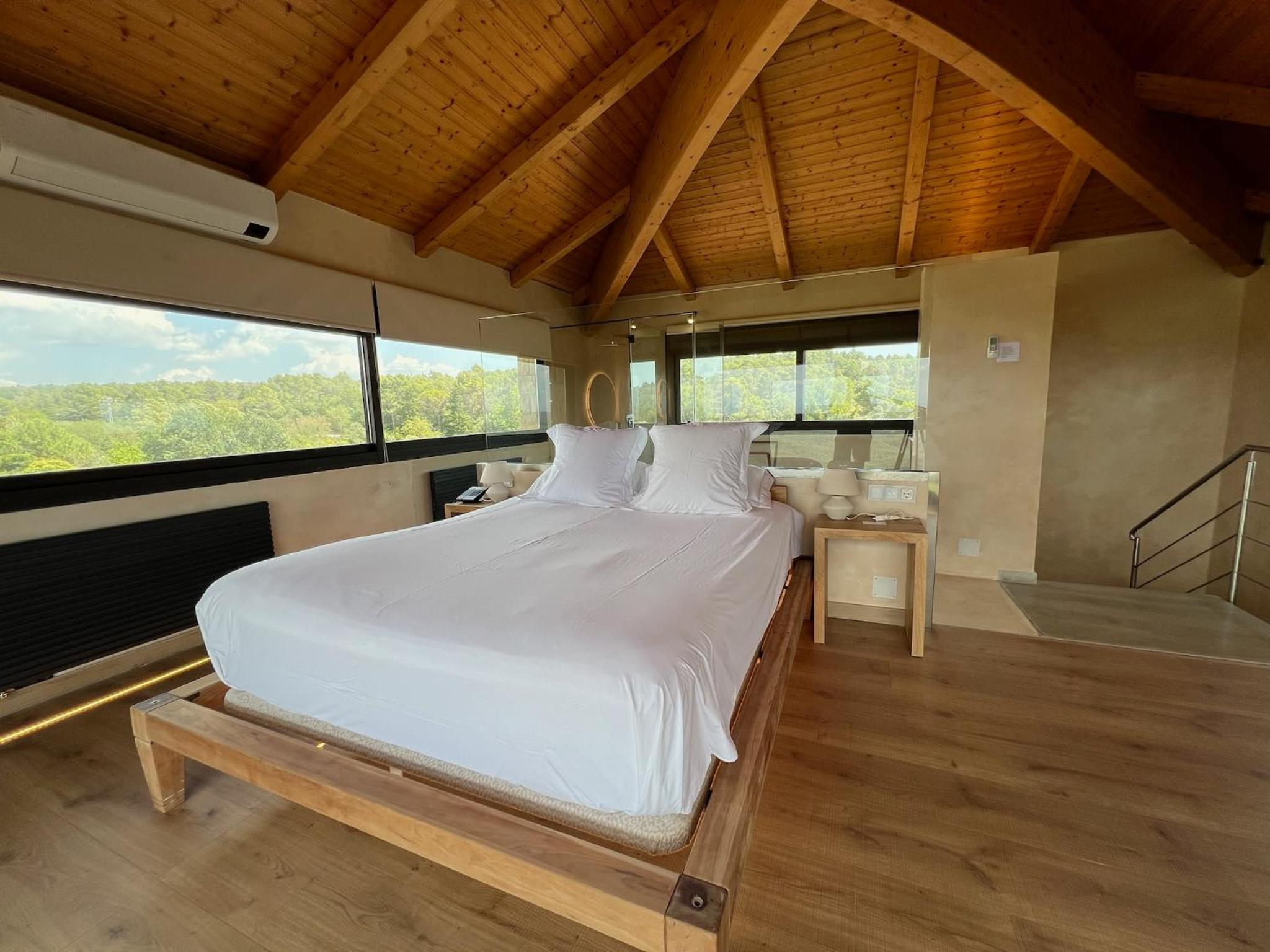 Suite con Bañera de Hidromasaje Suite con Bañera de Hidromasaje