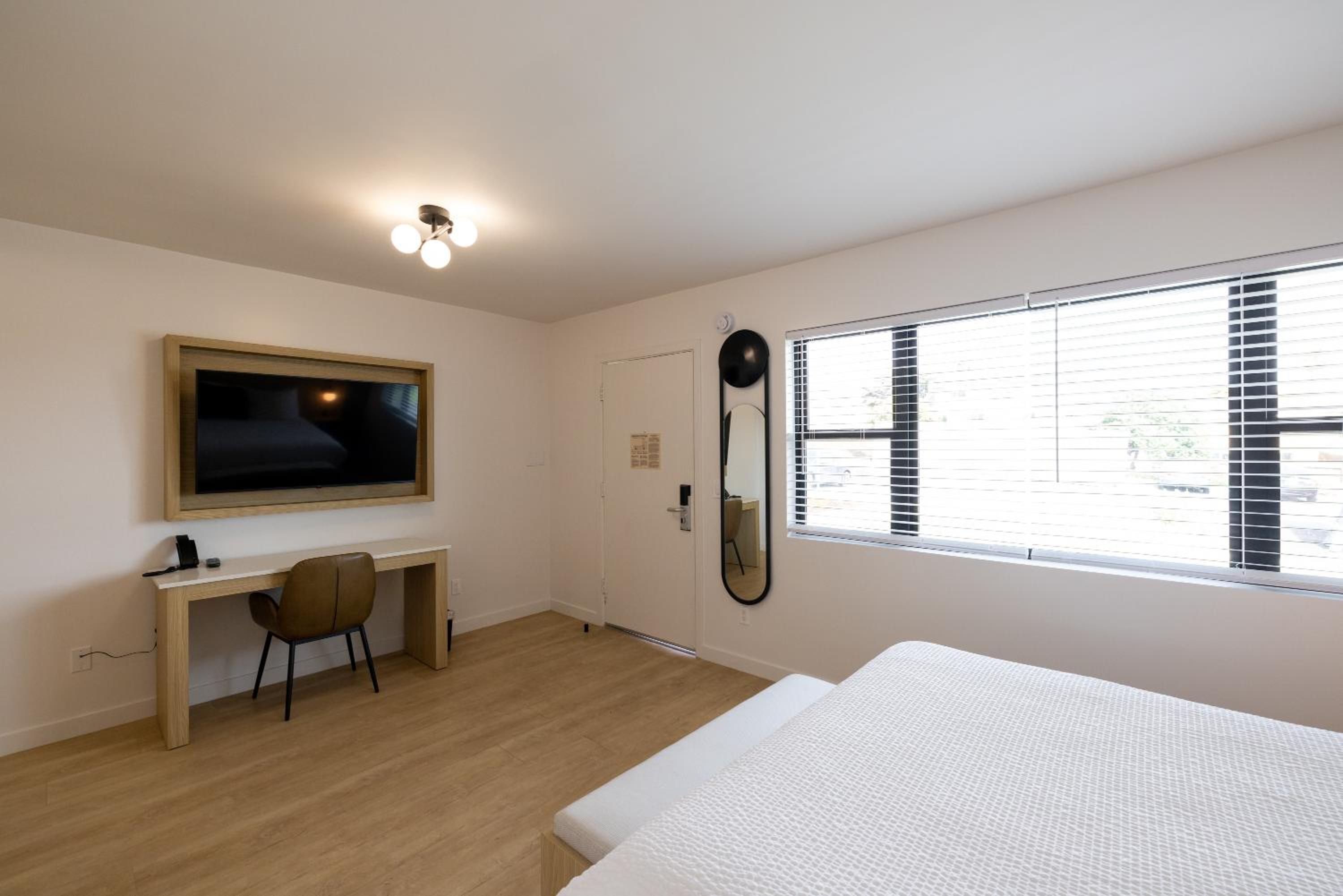 Standard King Room photo 1
