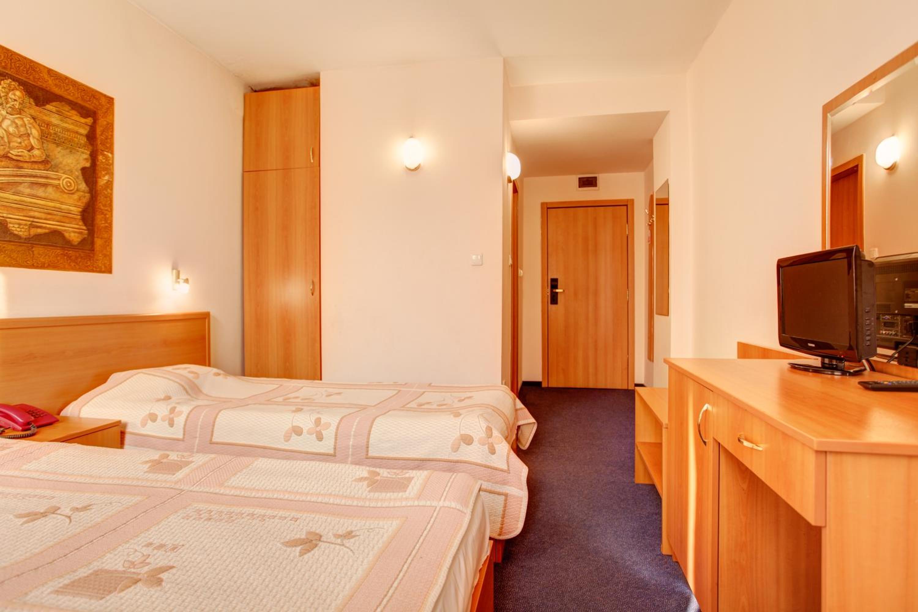 Double or Twin Room photo 3