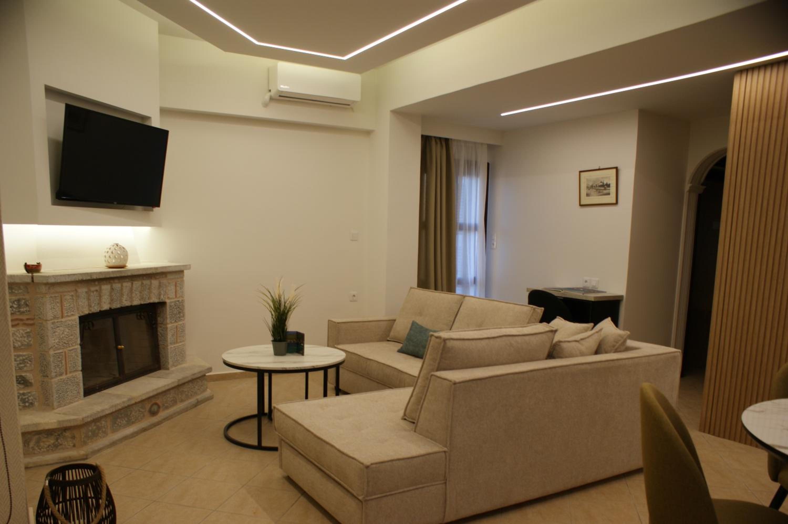 Two-Bedroom Deluxe Apartment with Balcony photo 1