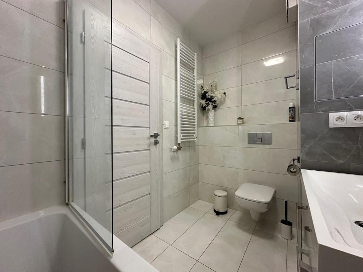 One-Bedroom Apartment with Balcony photo 3