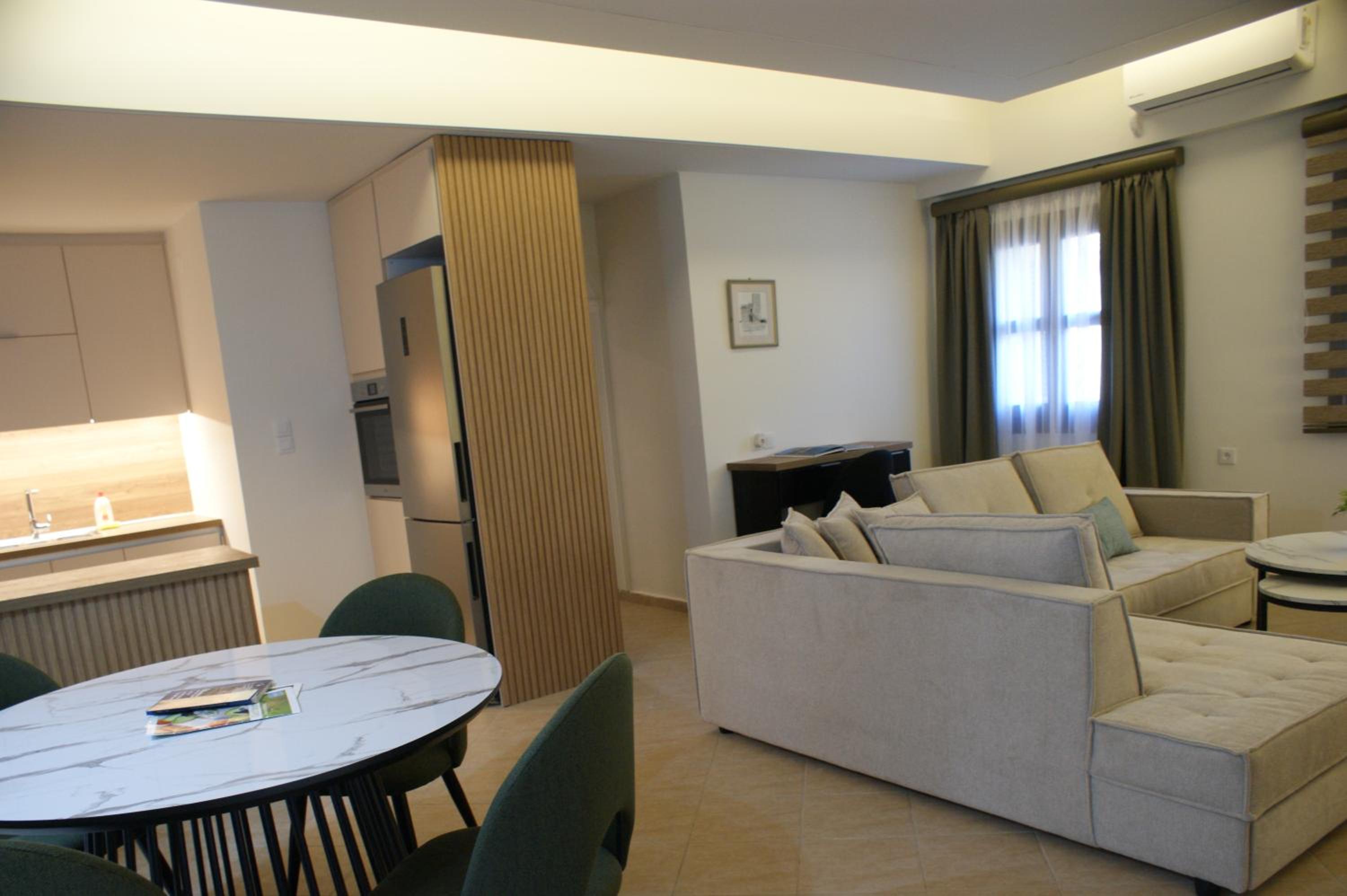 Two-Bedroom Deluxe Apartment photo 2