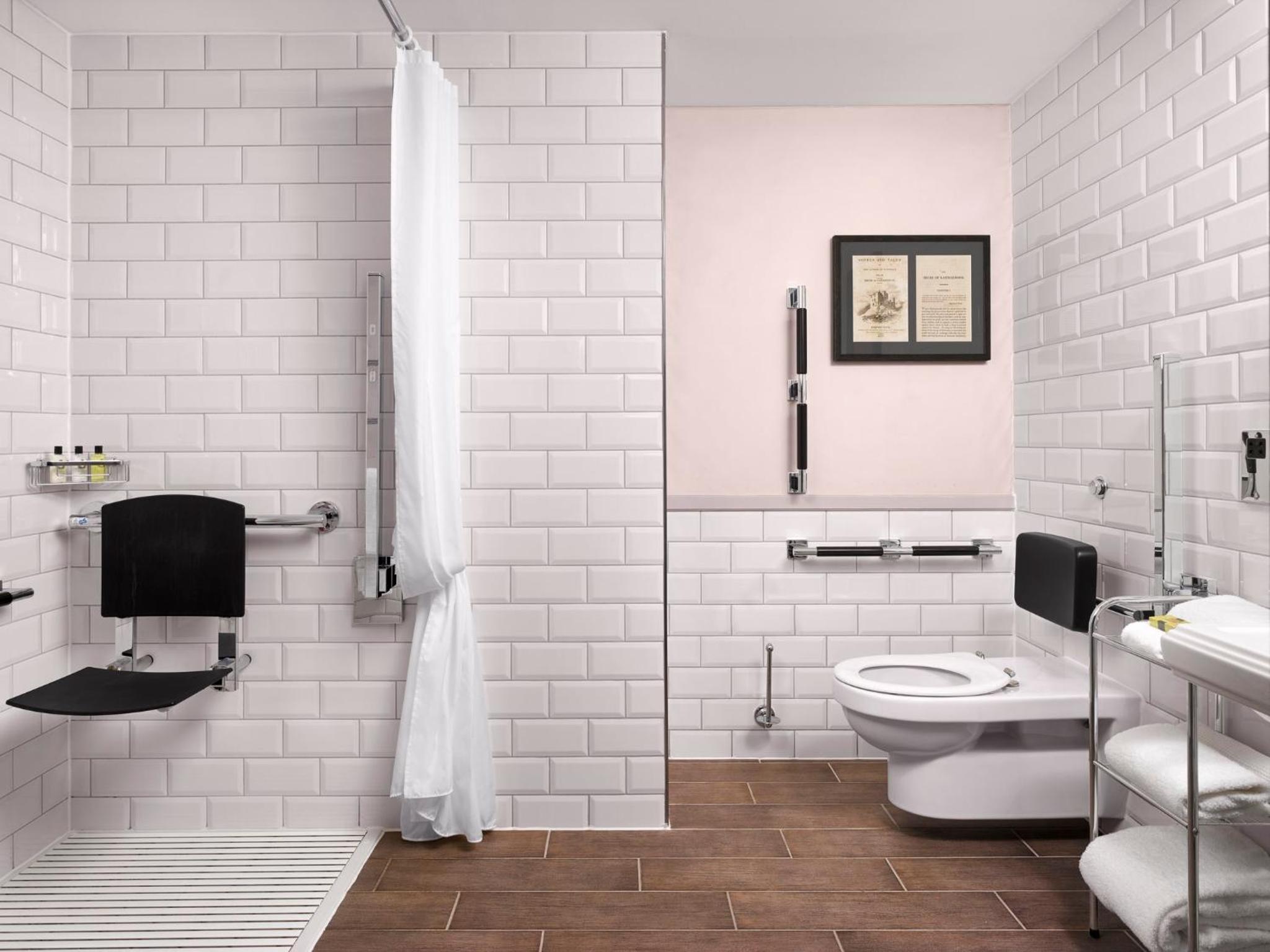 Classic King Room - Accessible - Photo 4