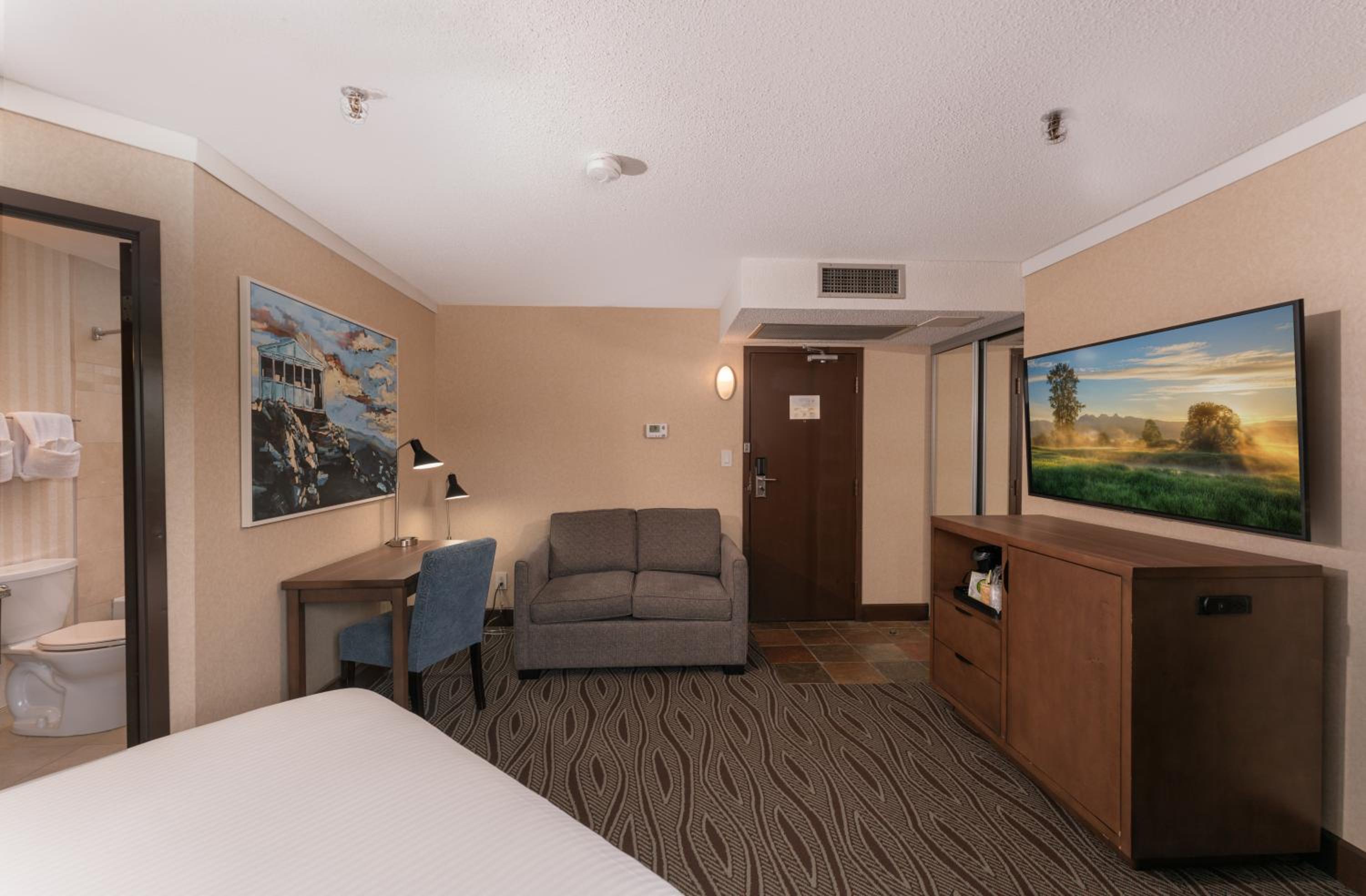 Queen Room with Mountain View photo 1
