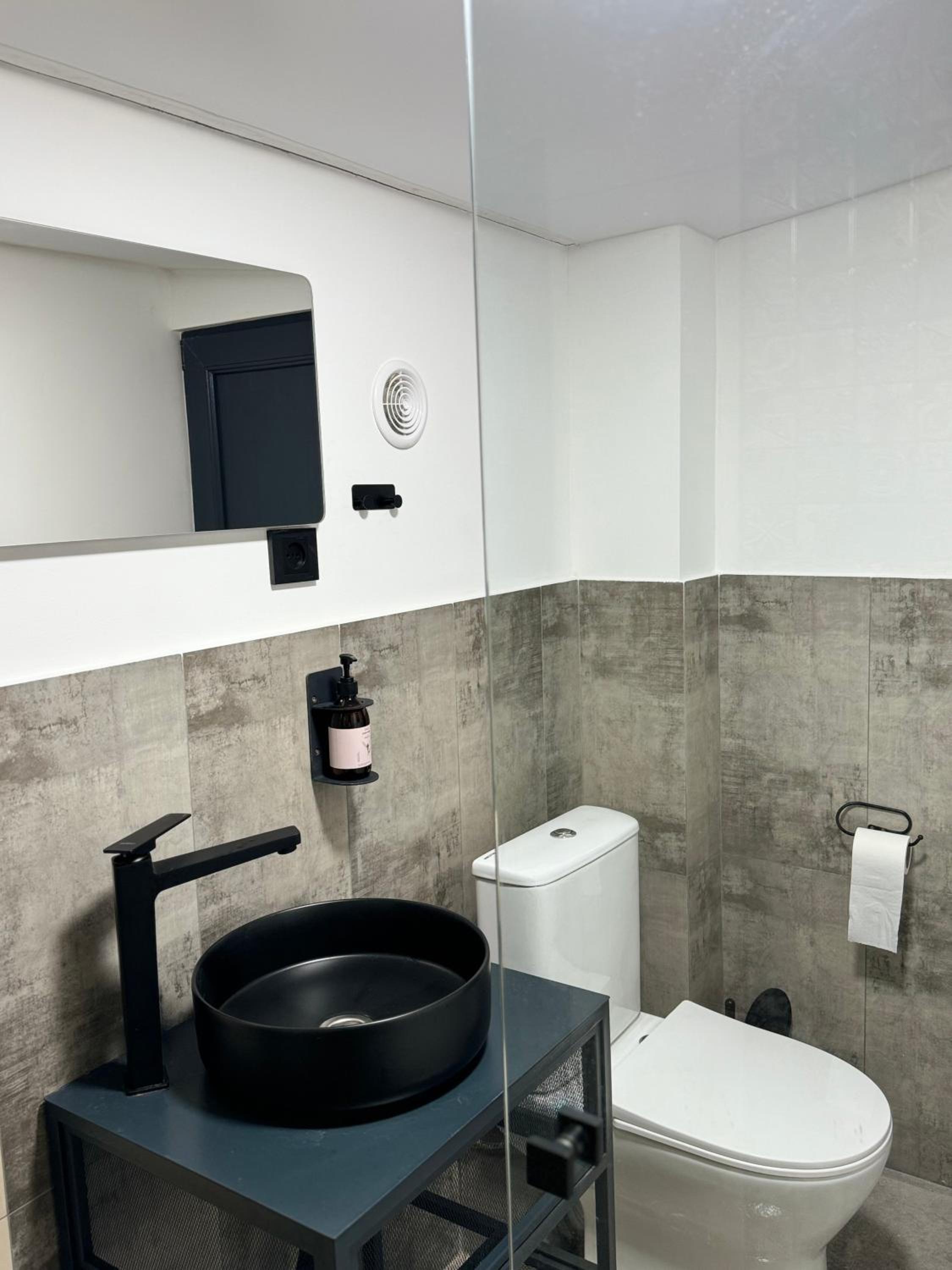 Twin Room with Bath photo 2