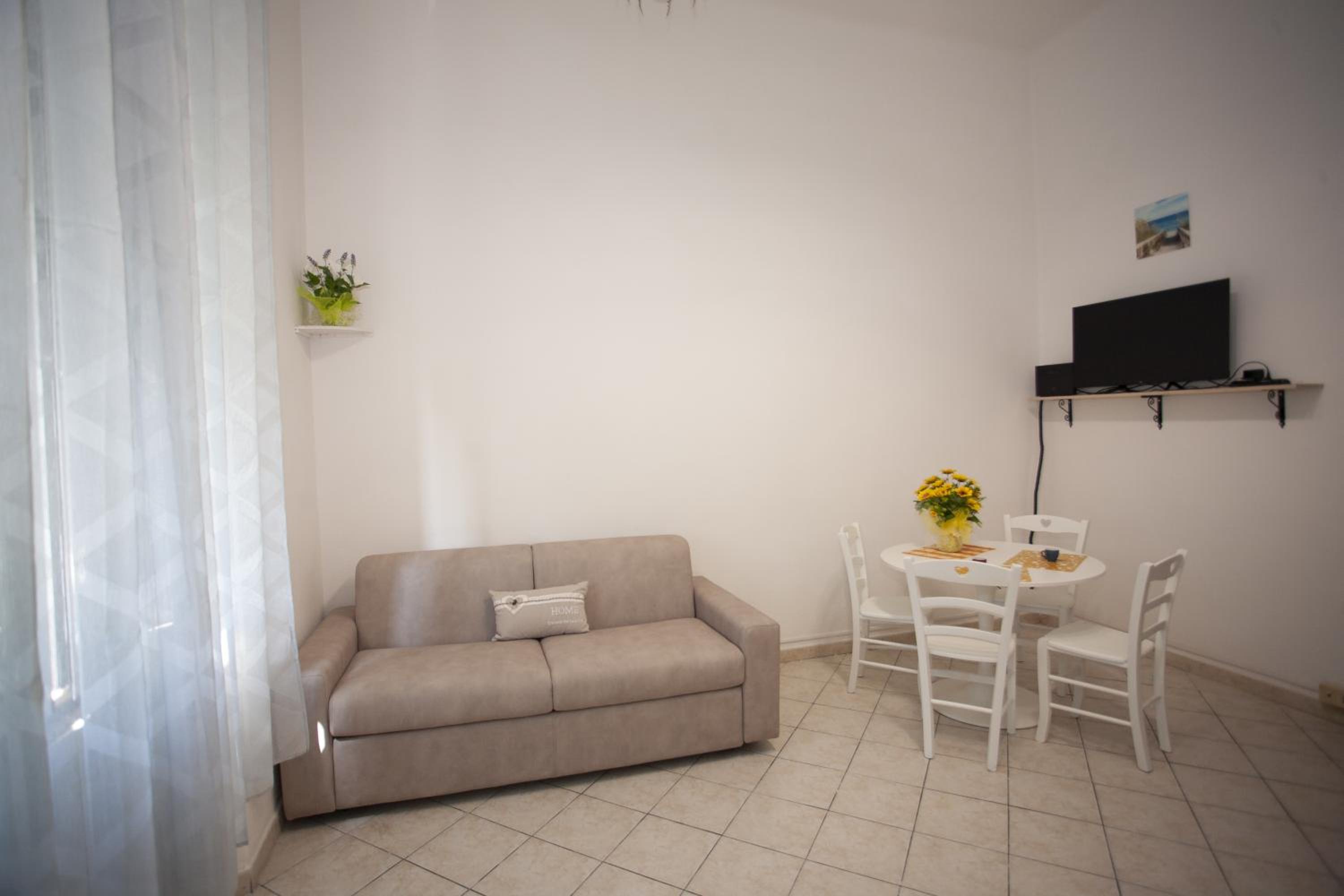 One-Bedroom Apartment photo 2