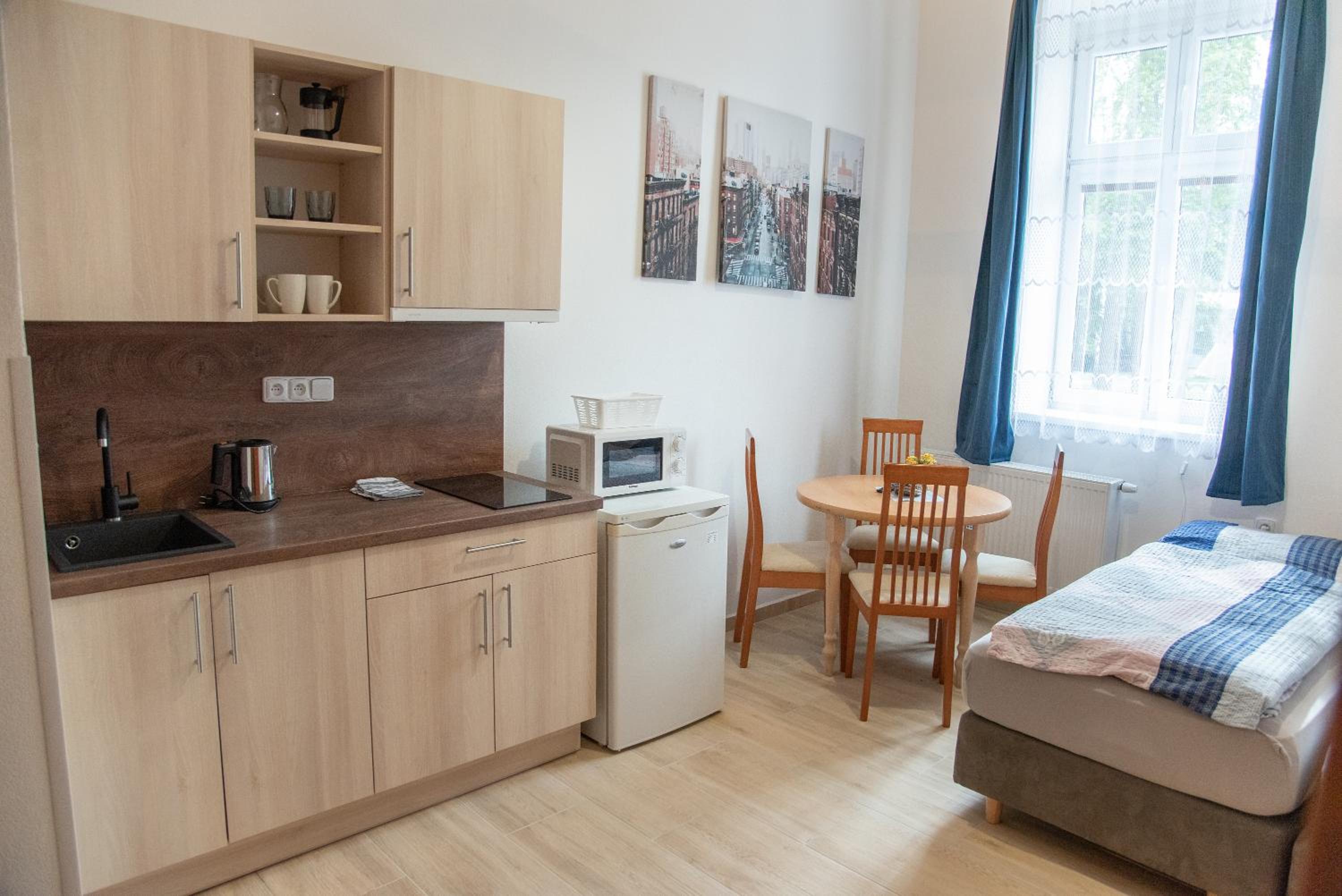 Apartment - Split Level - Photo 1