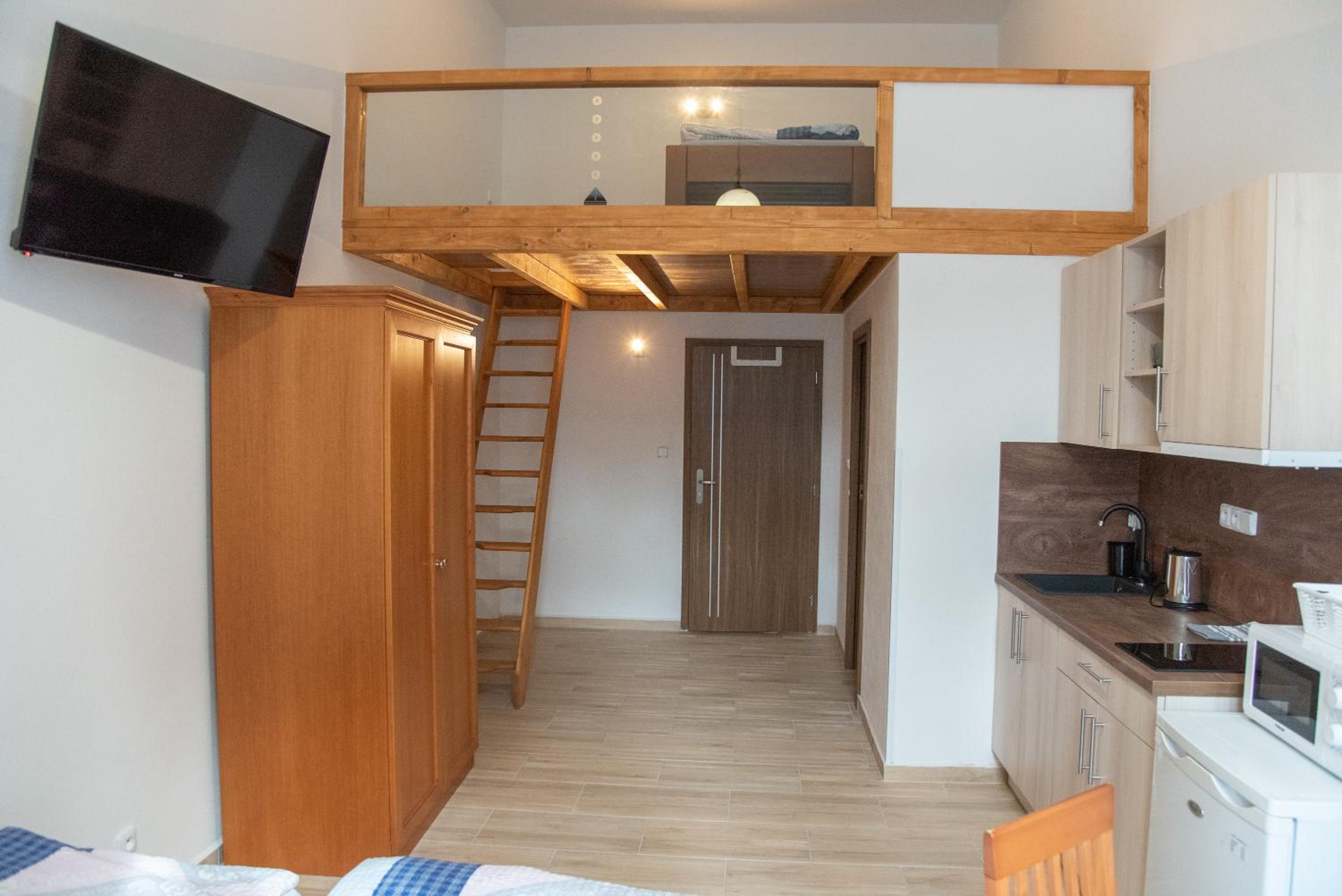 Apartment - Split Level - Photo 8