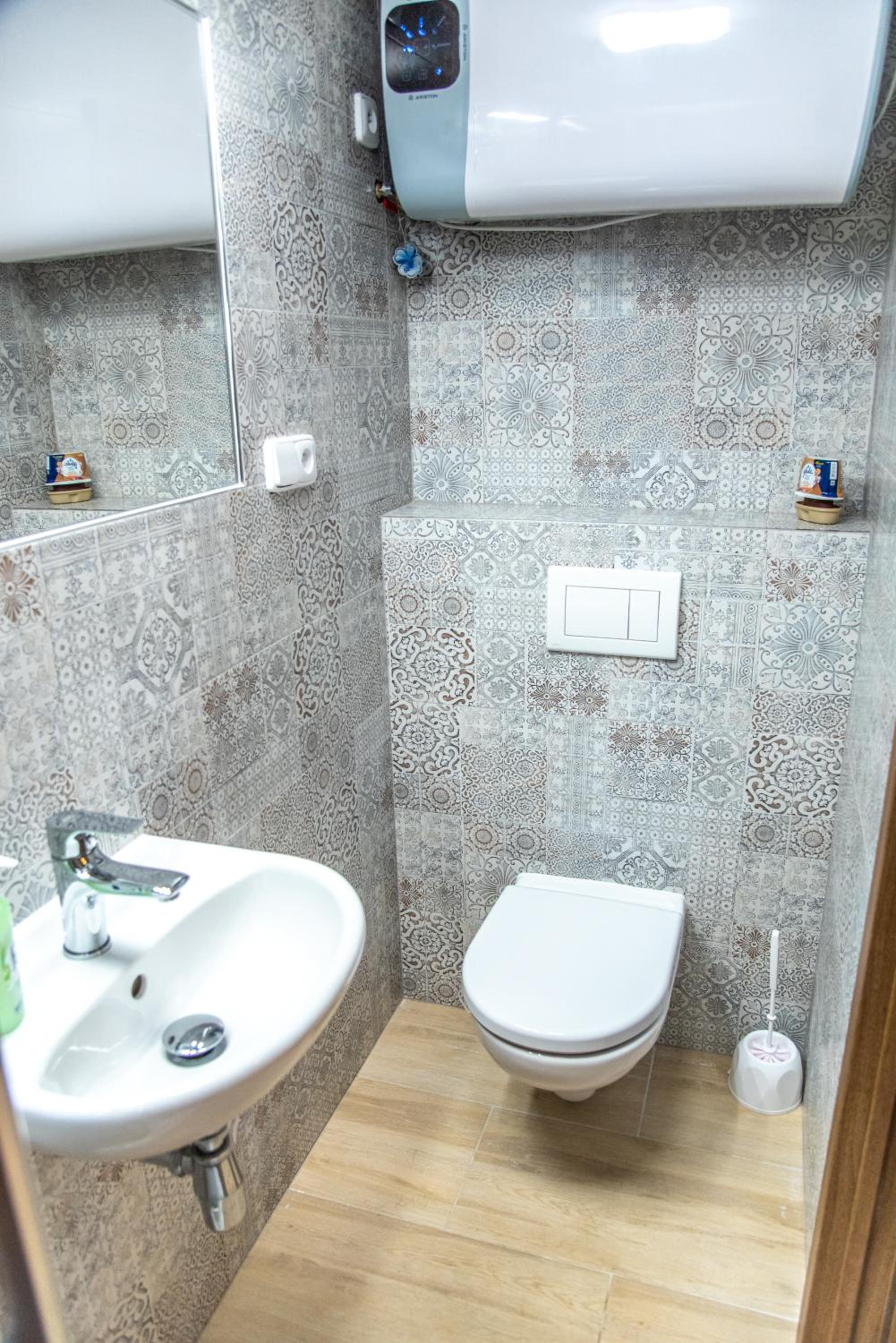 Apartment - Split Level - Photo 2