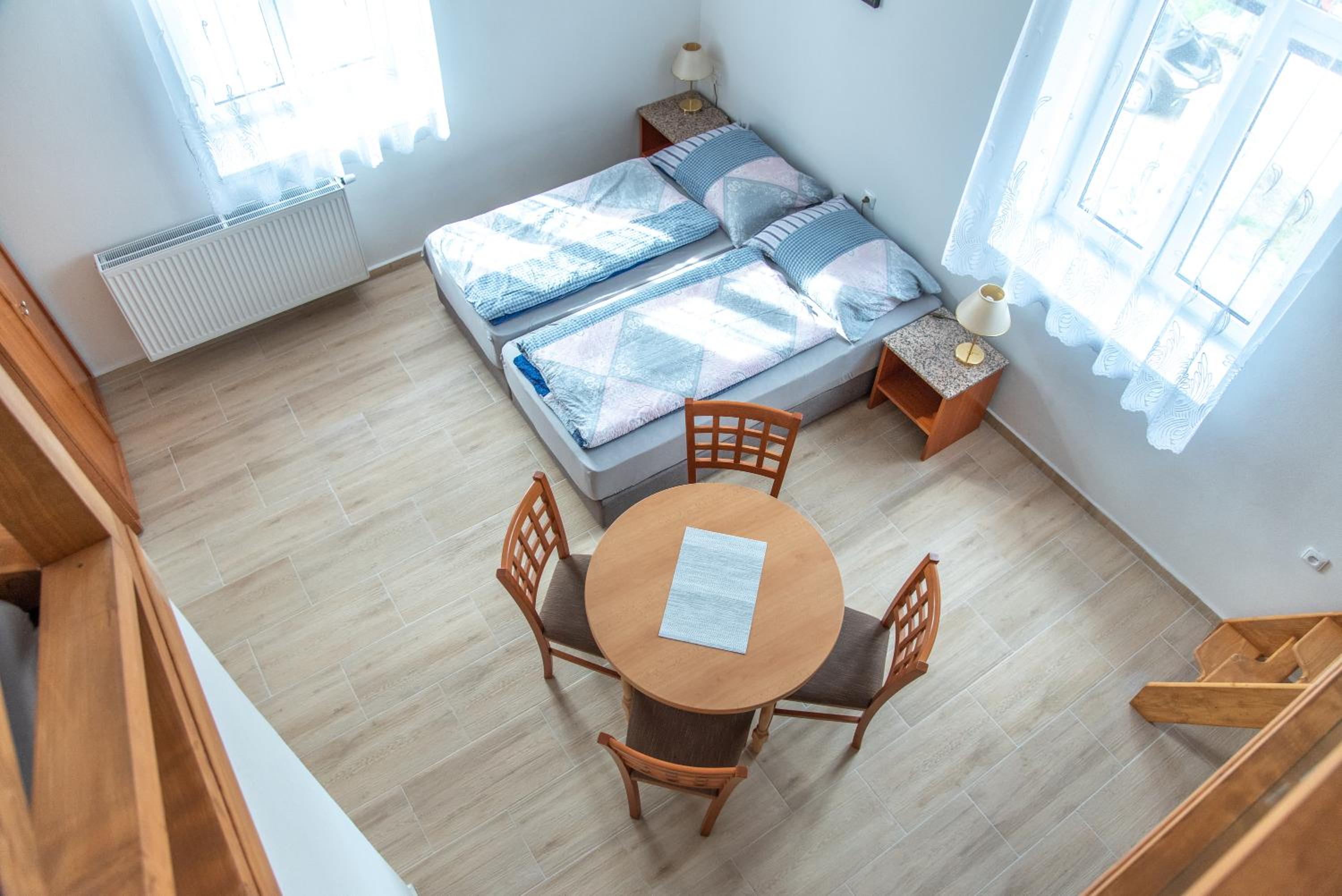 Apartment photo 2