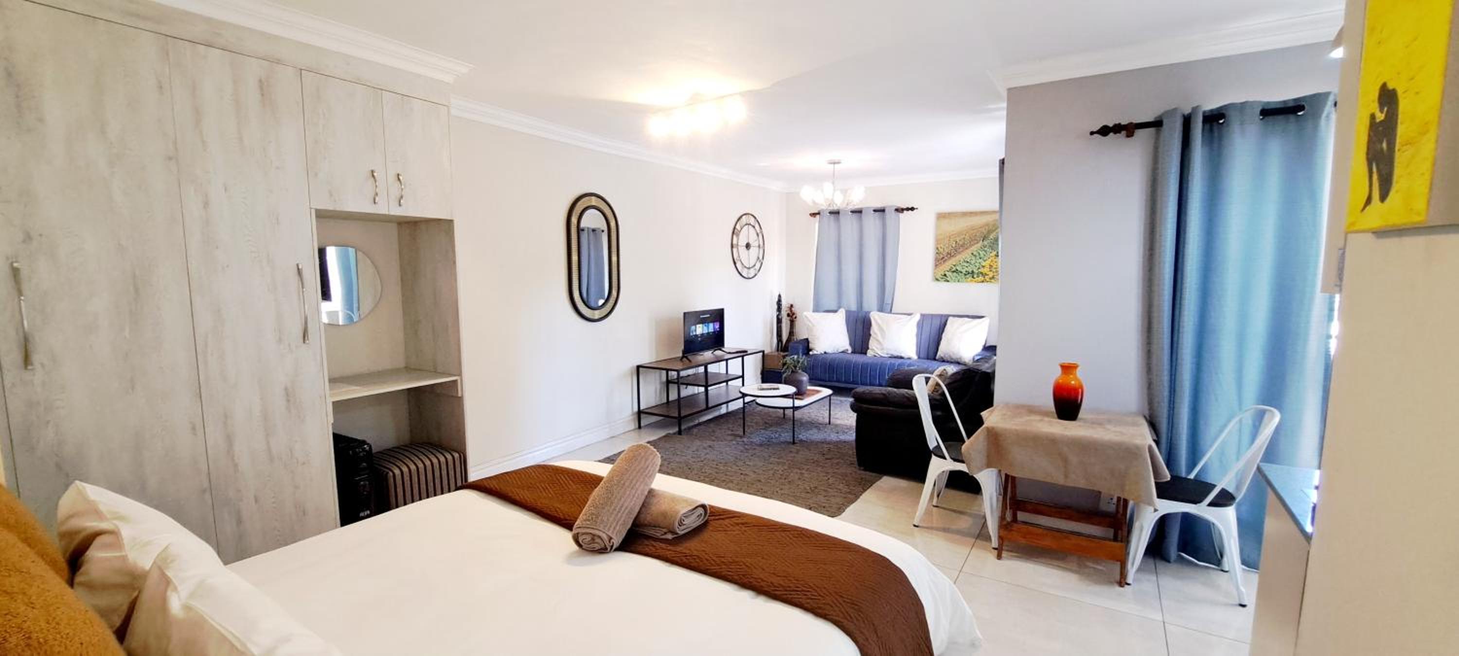 Deluxe King Suite photo 2