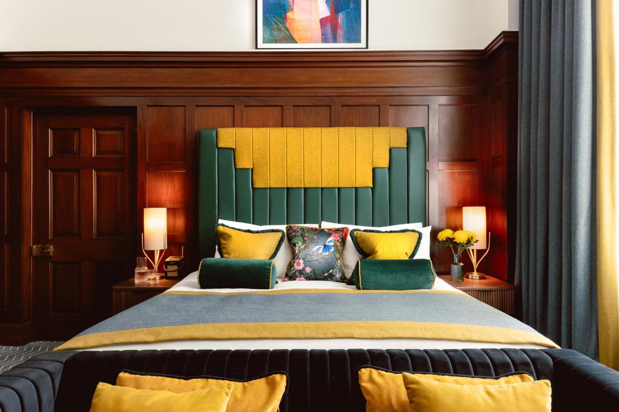 Suite - Photo 11