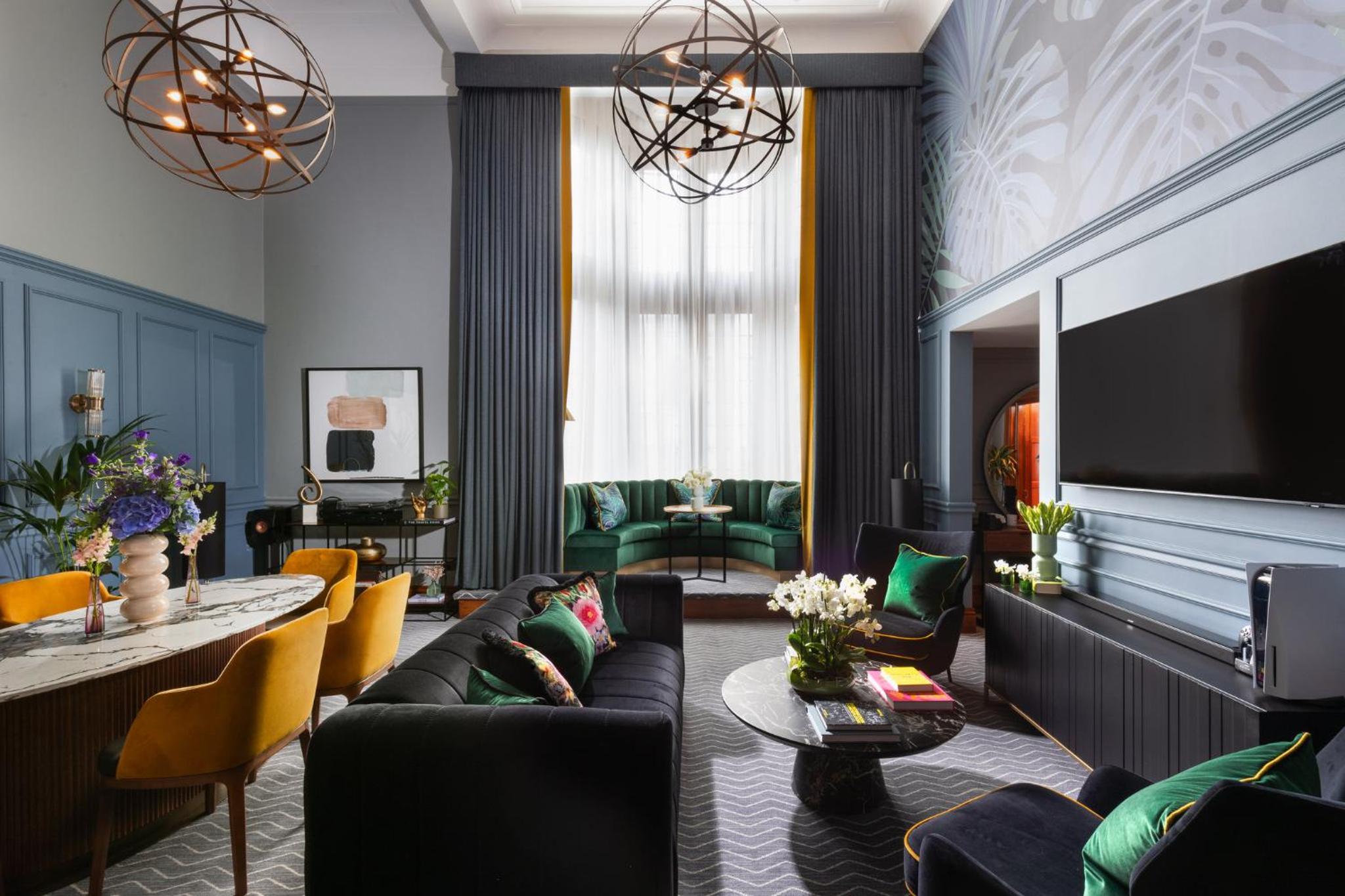 Suite - Photo 19