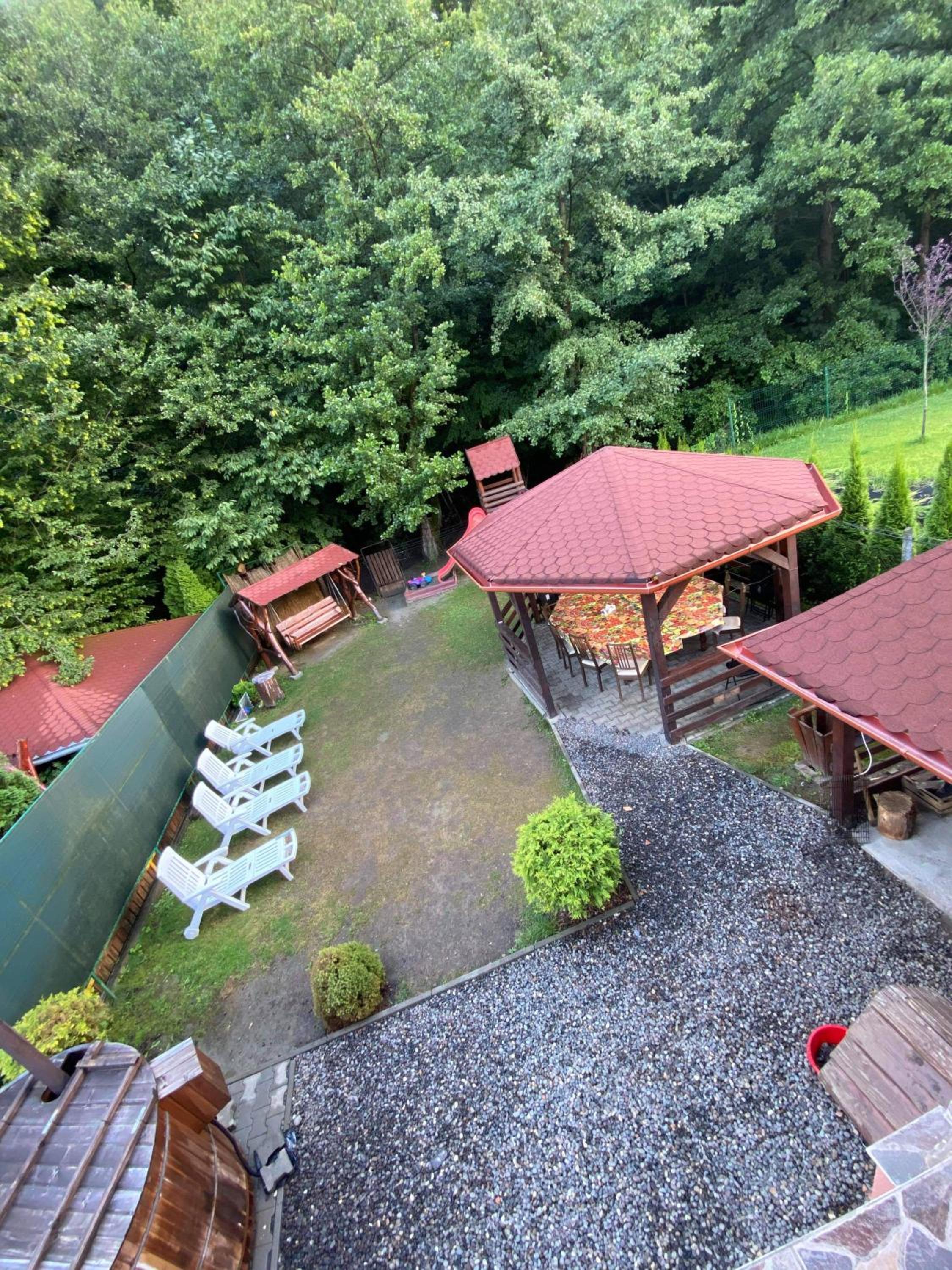 Six-Bedroom House photo 3