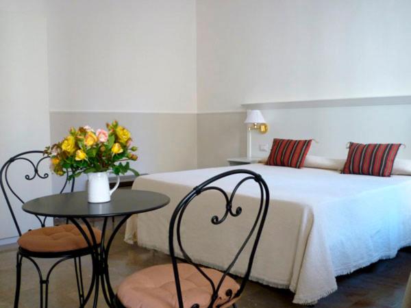Standard Double Room With Shared Bathroom photo 1