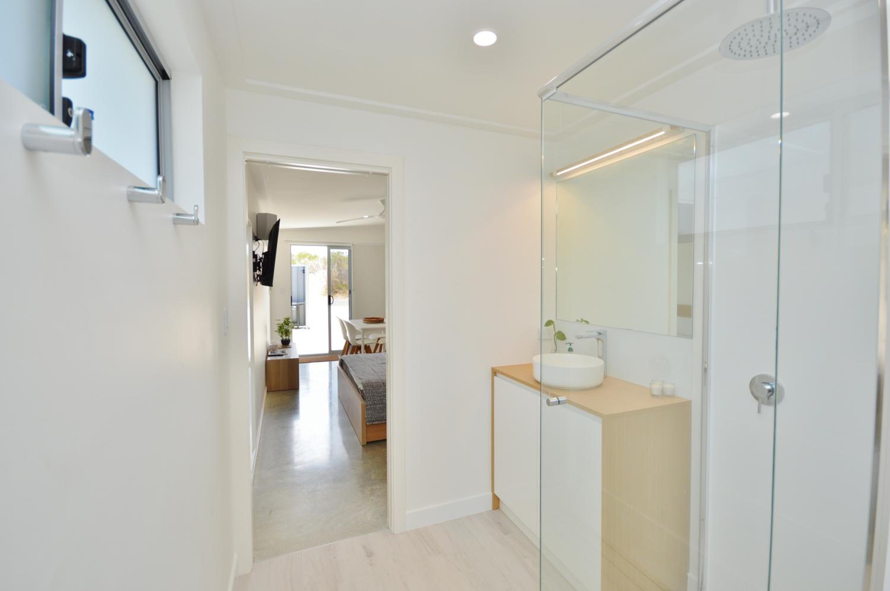 One-Bedroom Apartment photo 3