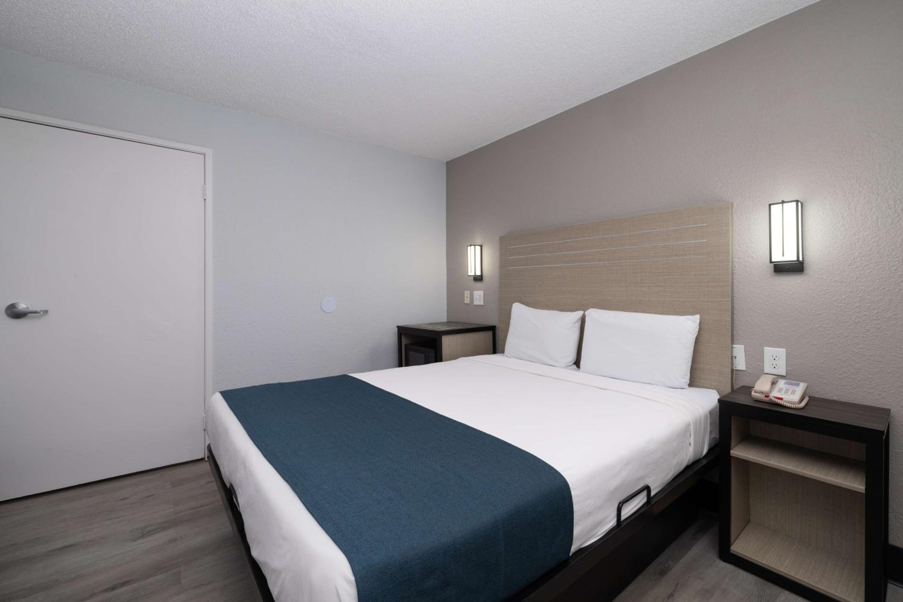 Double Room - Disability Access - Roll In Shower