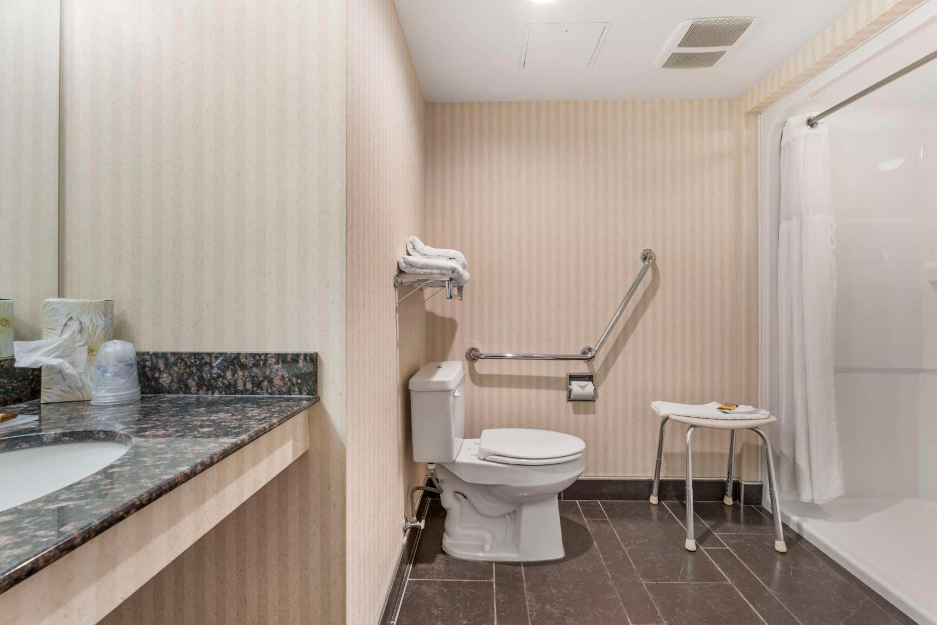 Queen Room - Disability Access/Non-Smoking - Photo 2