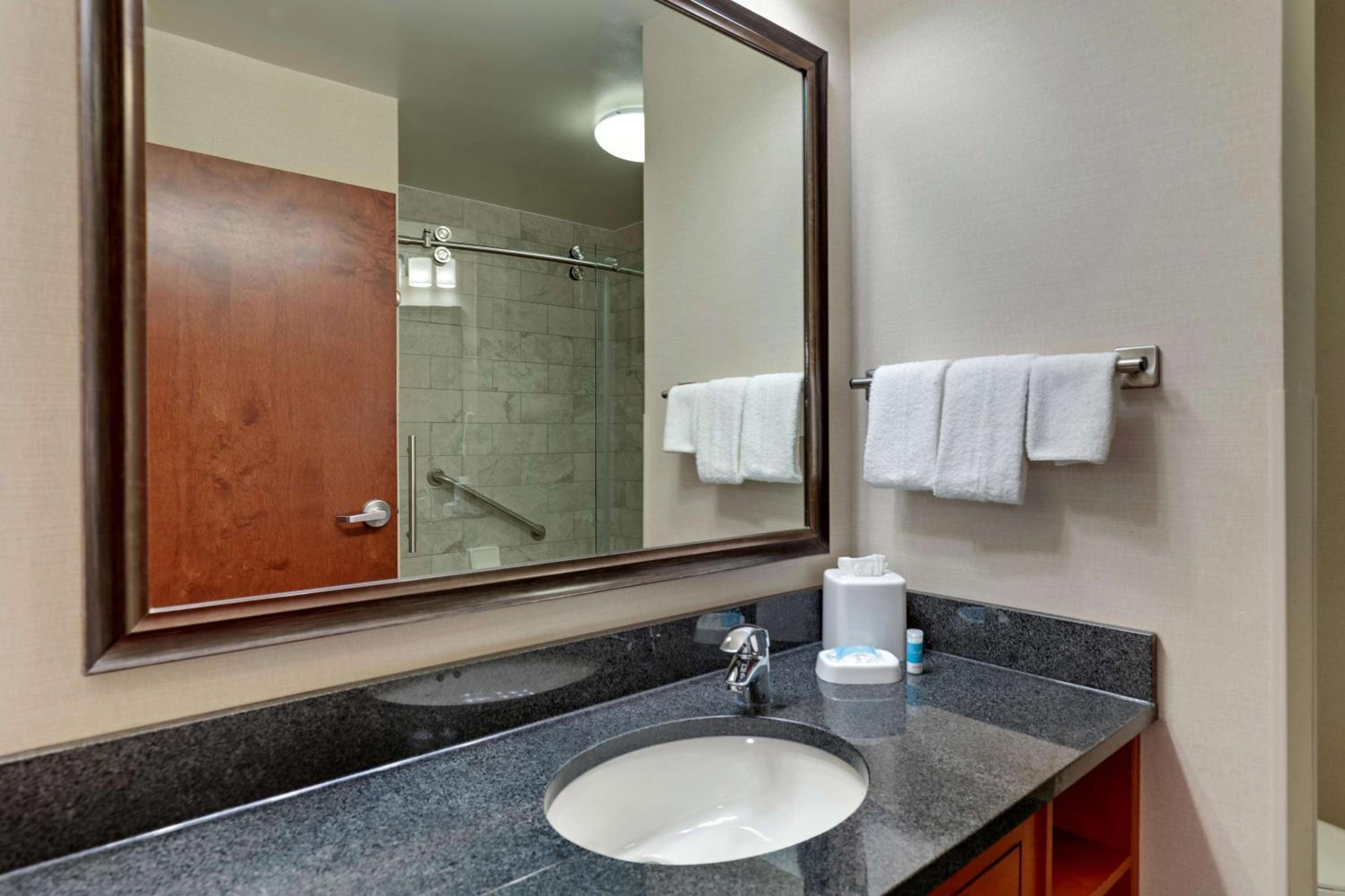 Deluxe King Room photo 2
