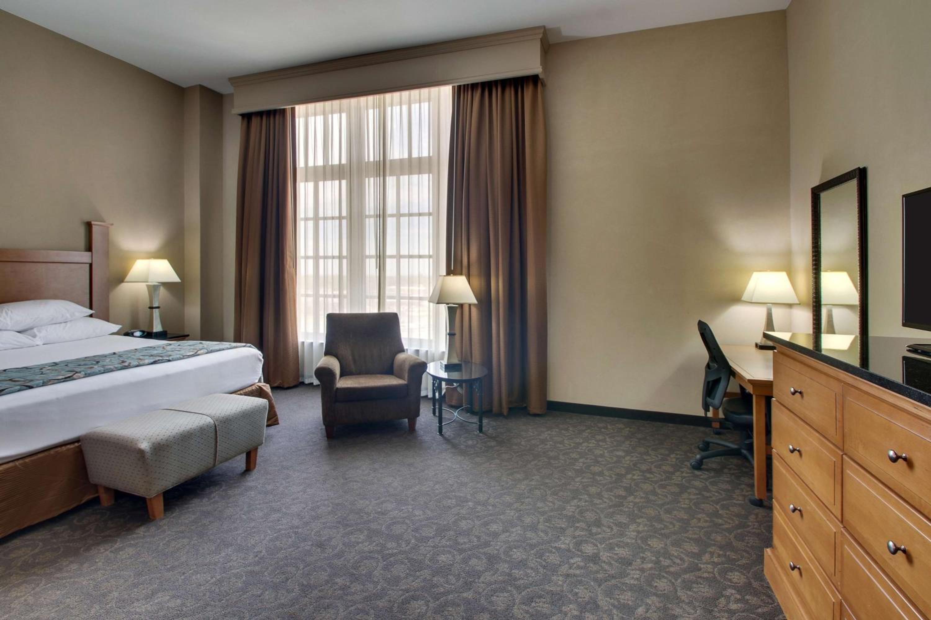 Superior King Room with View