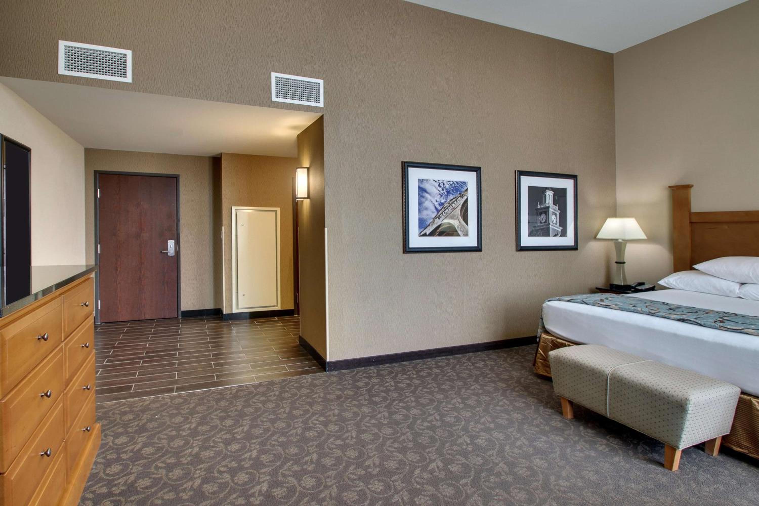 Superior King Room with View photo 3