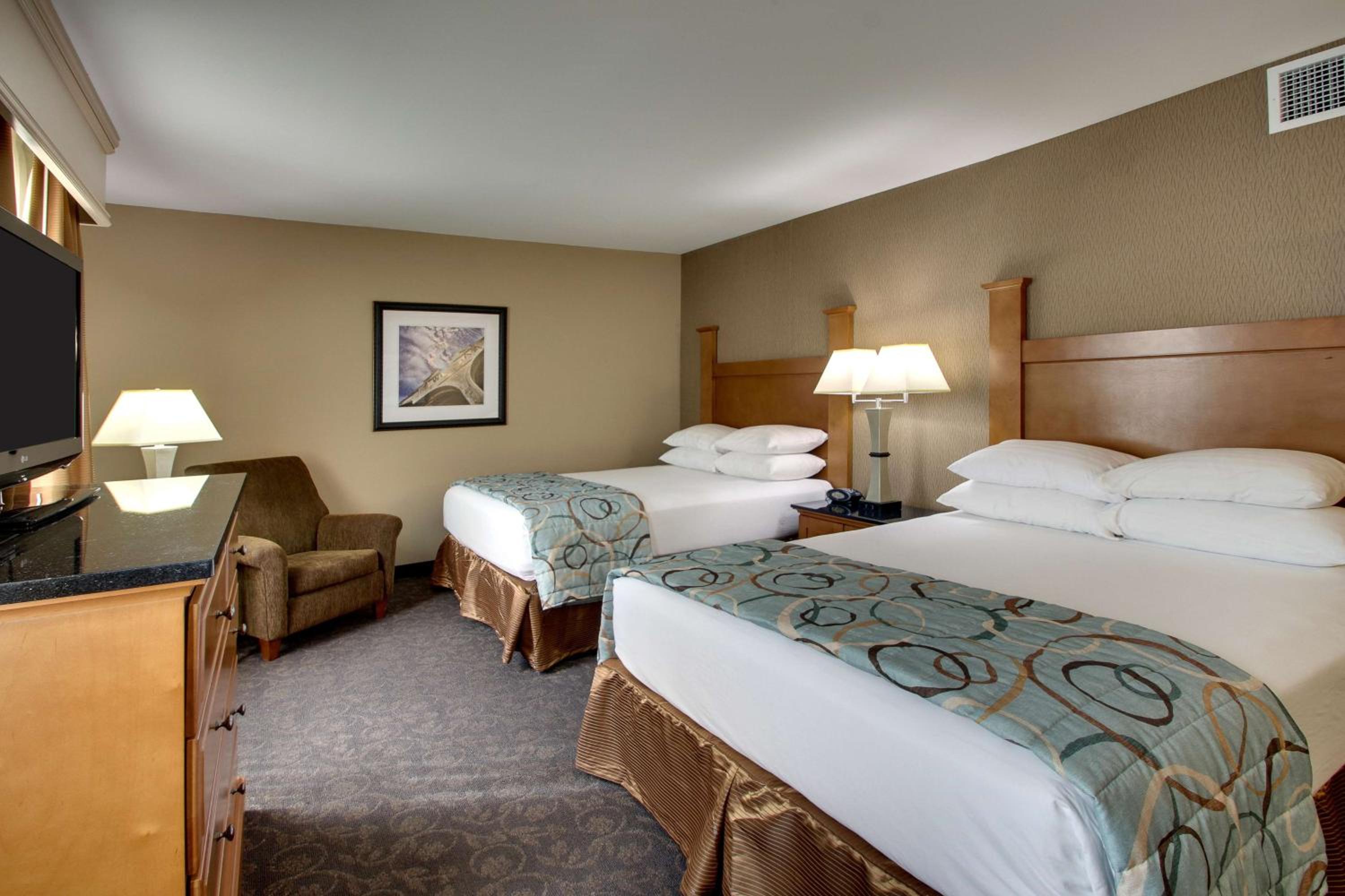 Superior Queen Room with Two Queen Beds photo 2