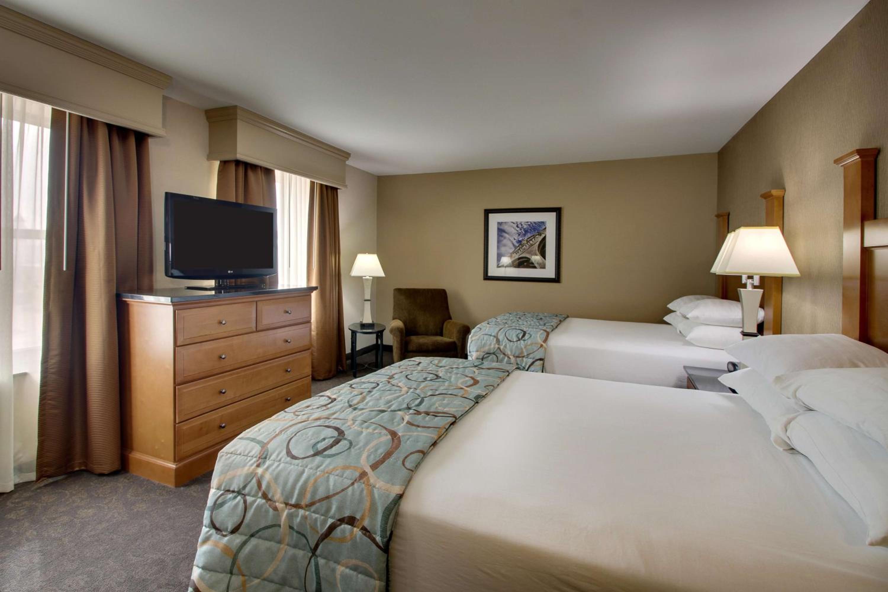 Superior Queen Room with Two Queen Beds photo 3
