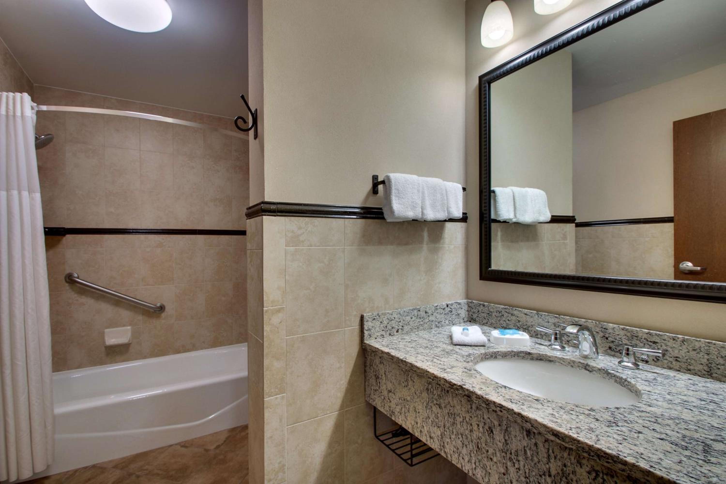 Superior King Suite photo 2