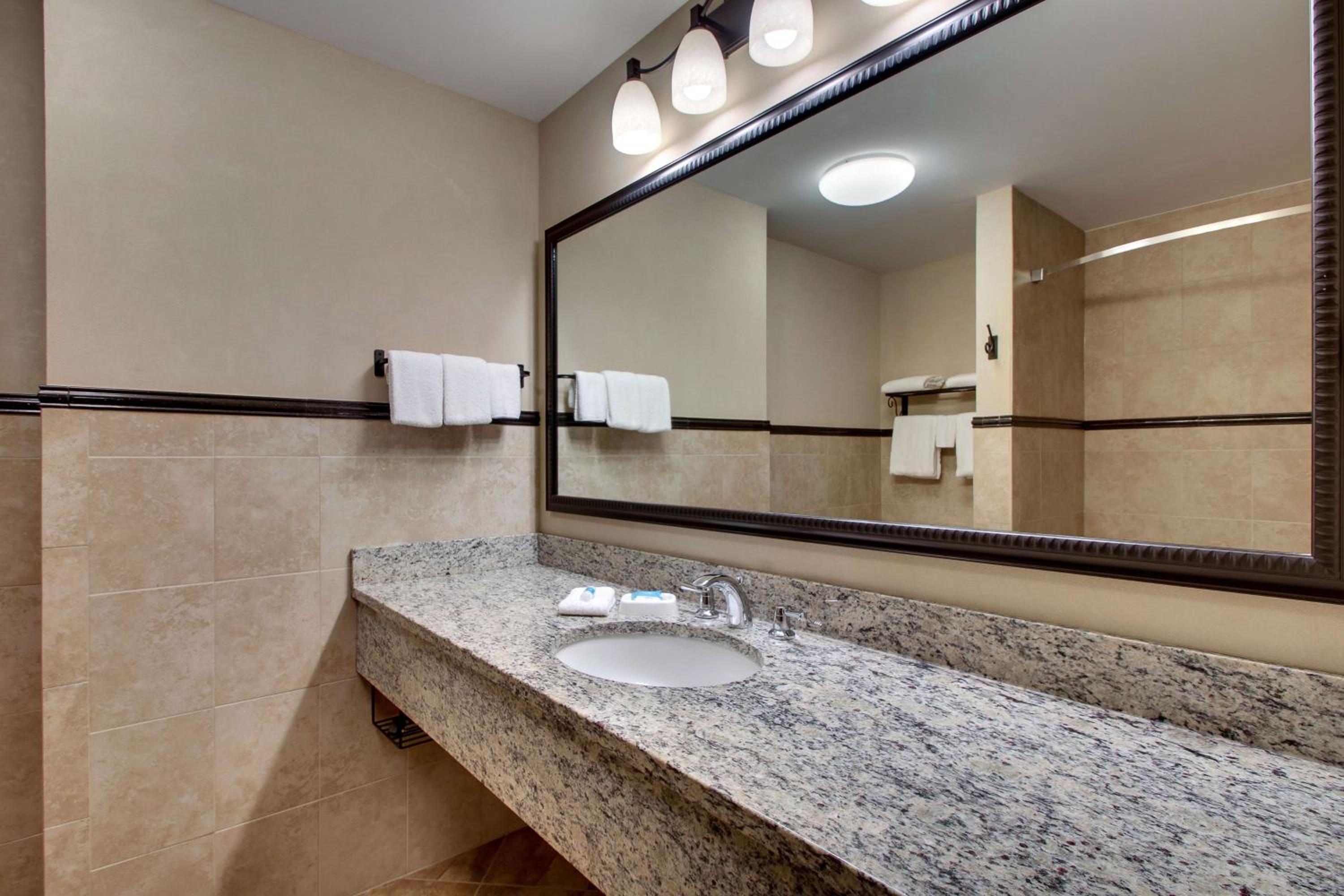 Superior King Suite photo 3