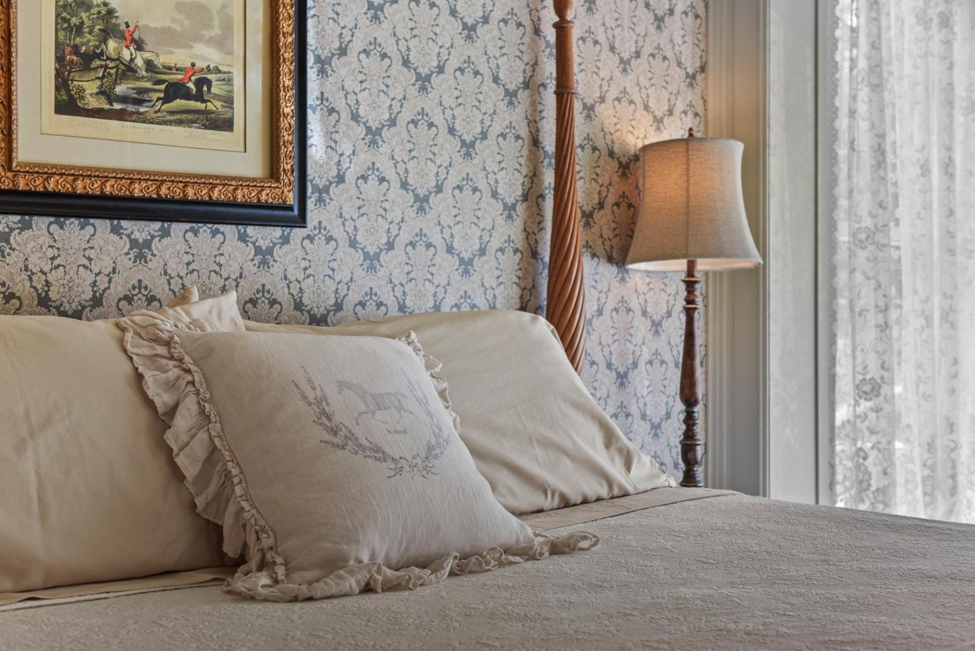 Deluxe King Suite photo 1