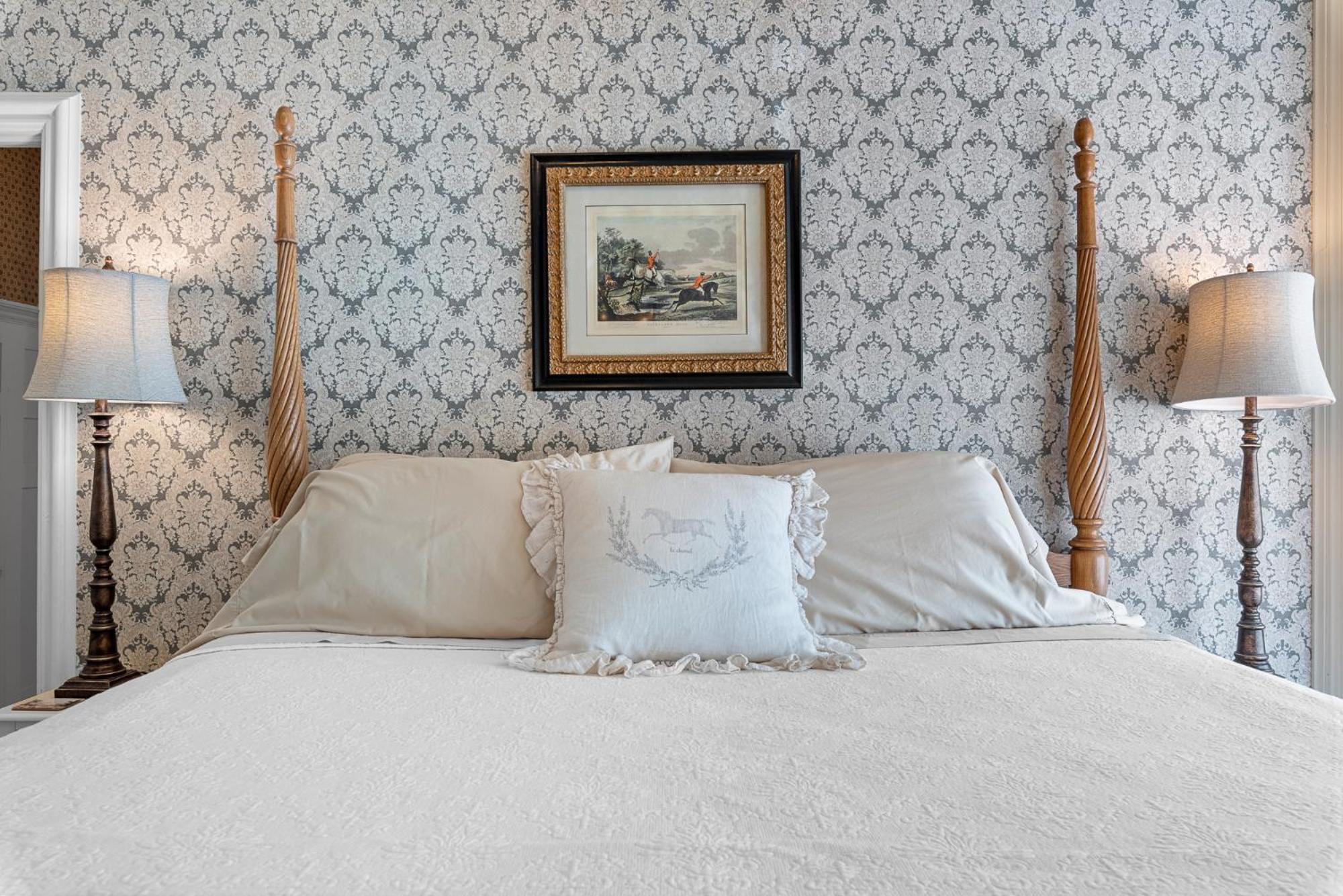 Deluxe King Suite photo 3