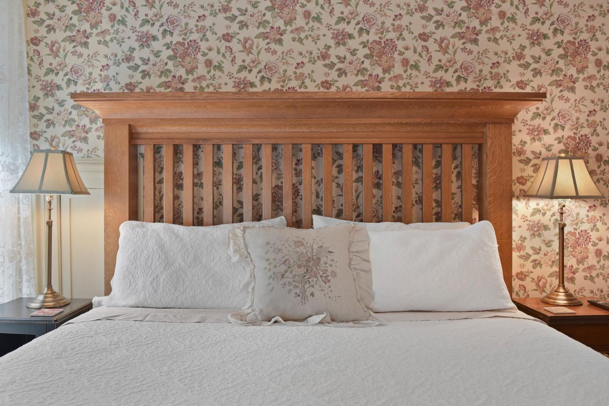 Deluxe King Suite photo 1