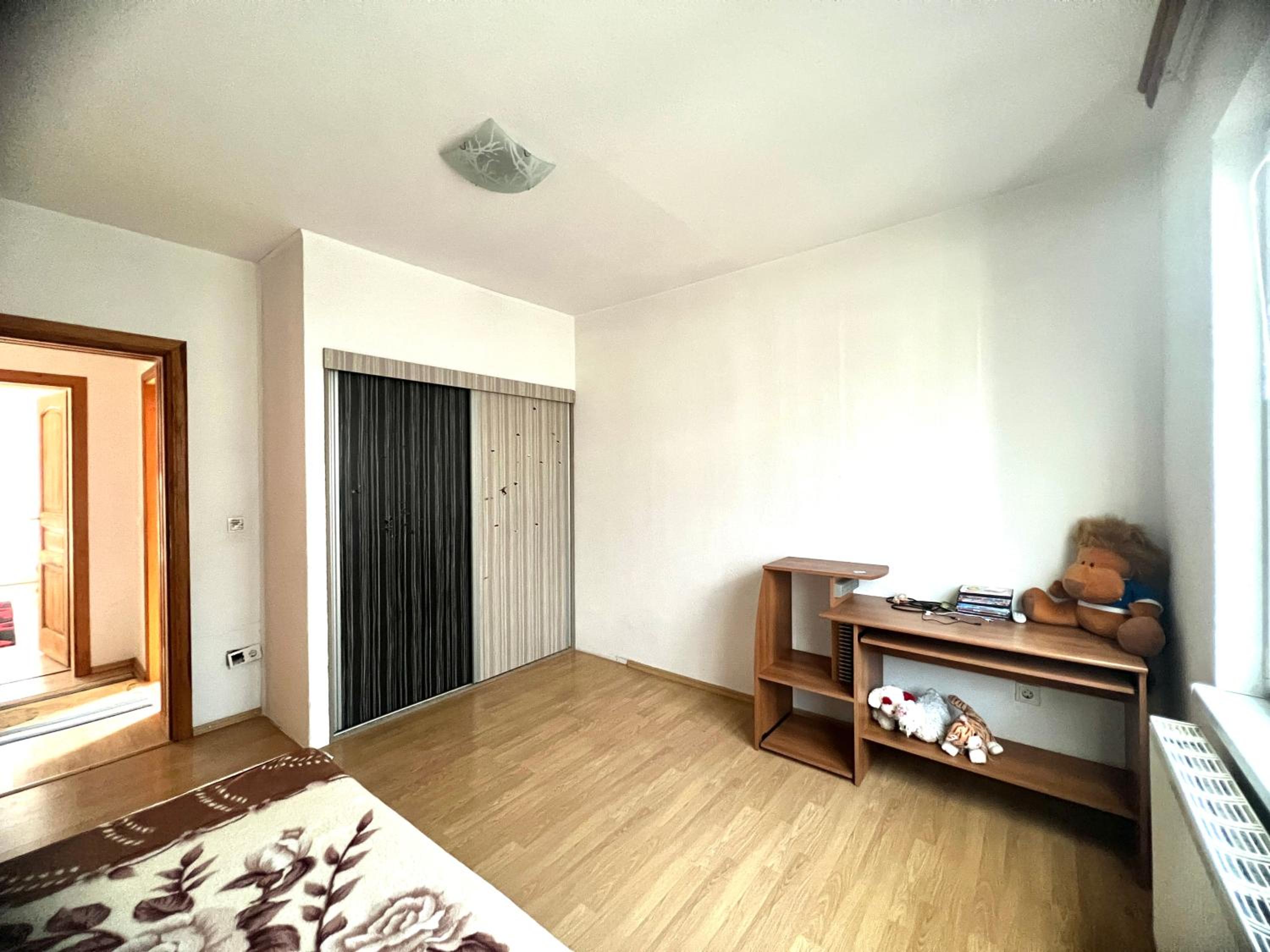 Three-Bedroom Apartment photo 3
