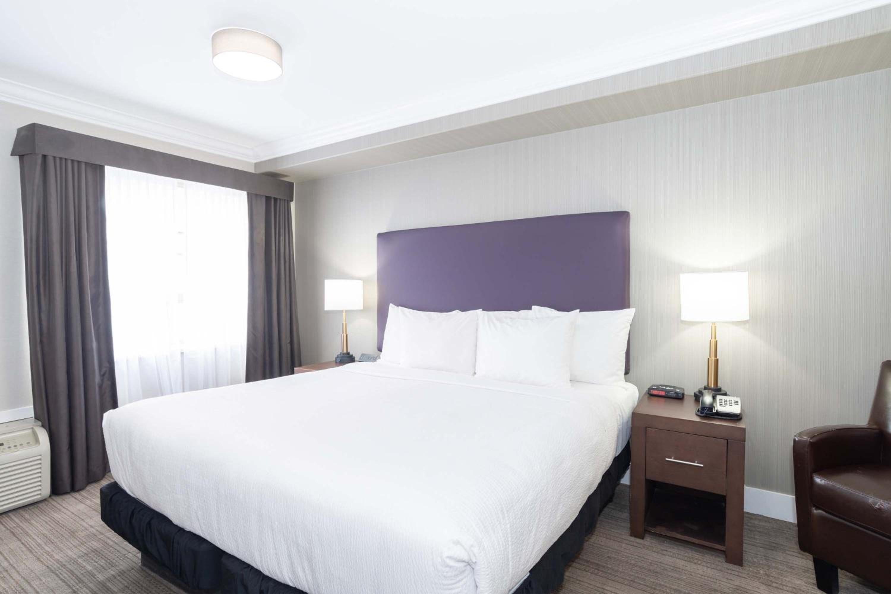 Standard Suite, 1 King Bed, Kitchenette - Photo 1