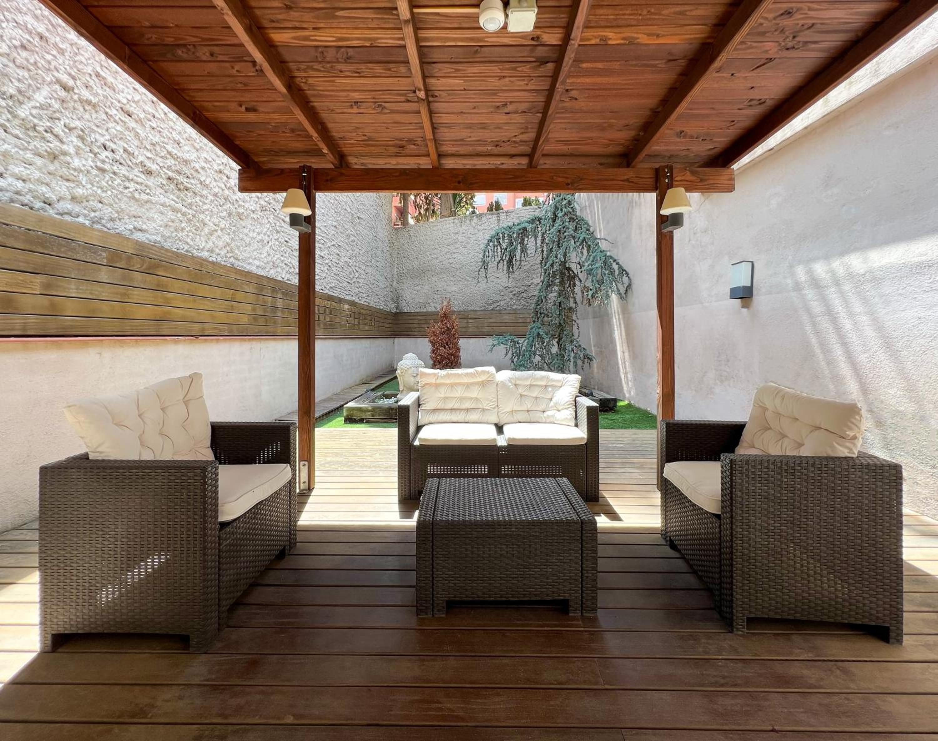 One-Bedroom Apartment with Garden photo 2