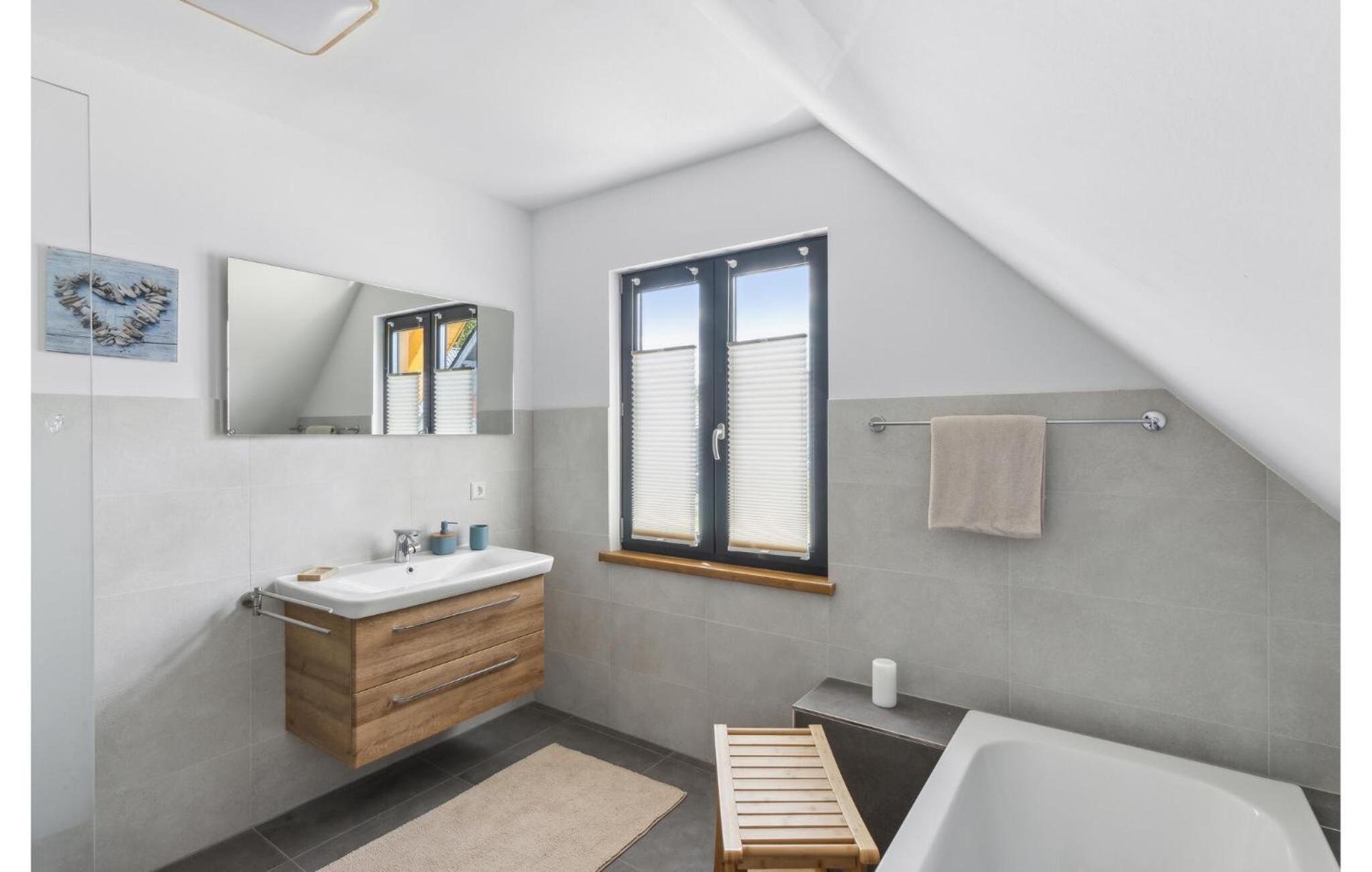 Four-Bedroom Vacation Home photo 2