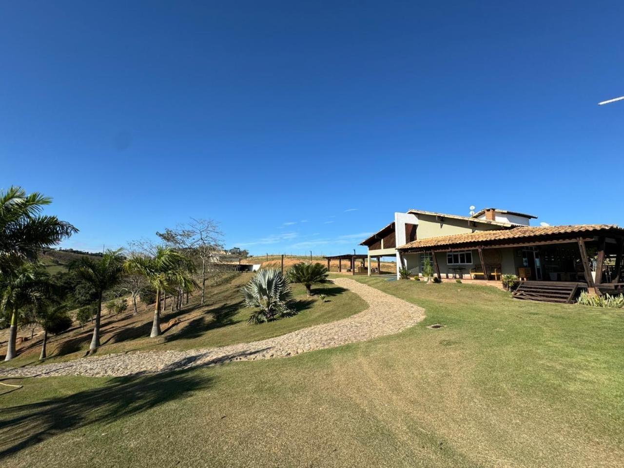 Six-Bedroom House photo 2
