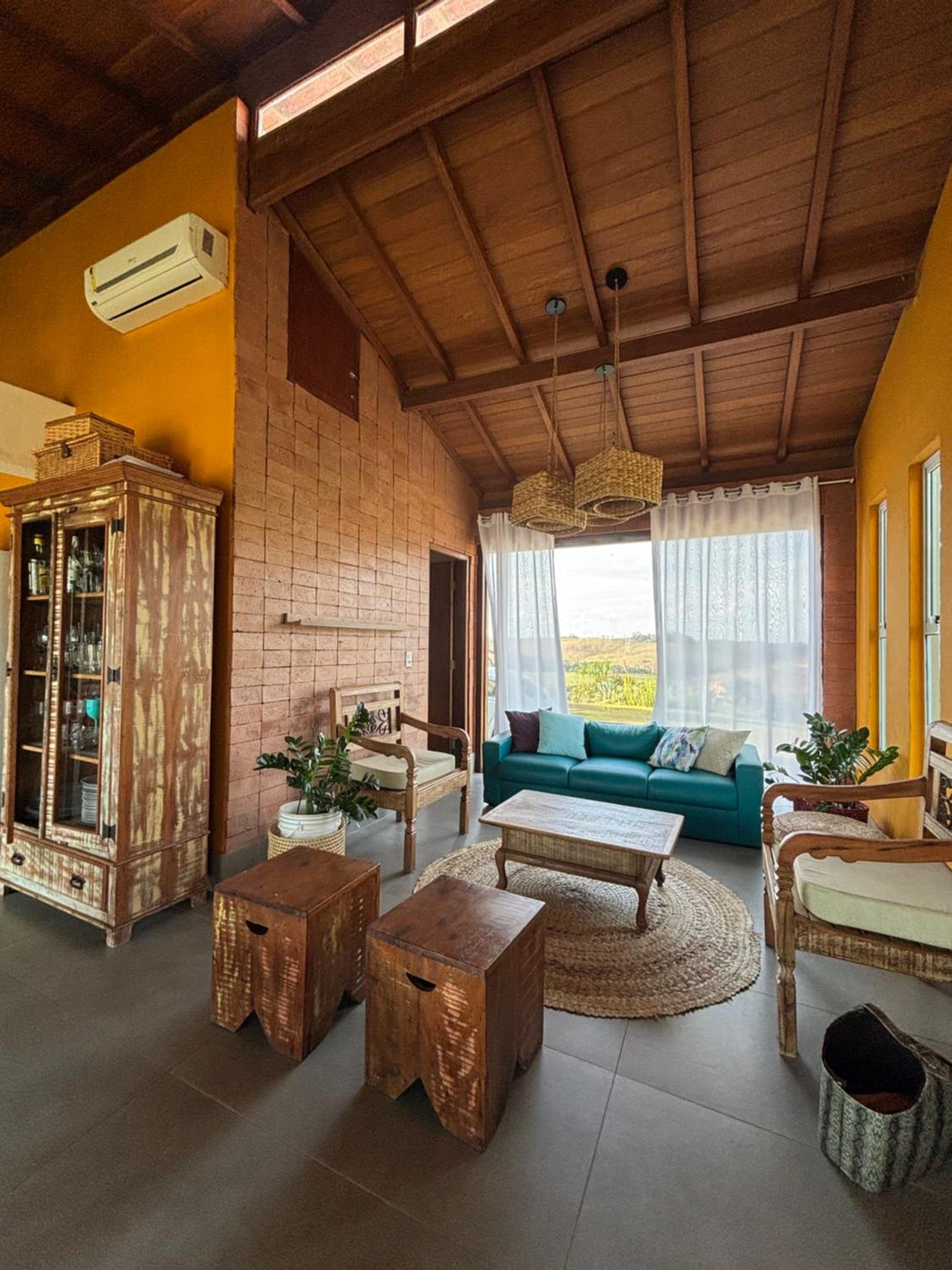 Six-Bedroom House photo 1