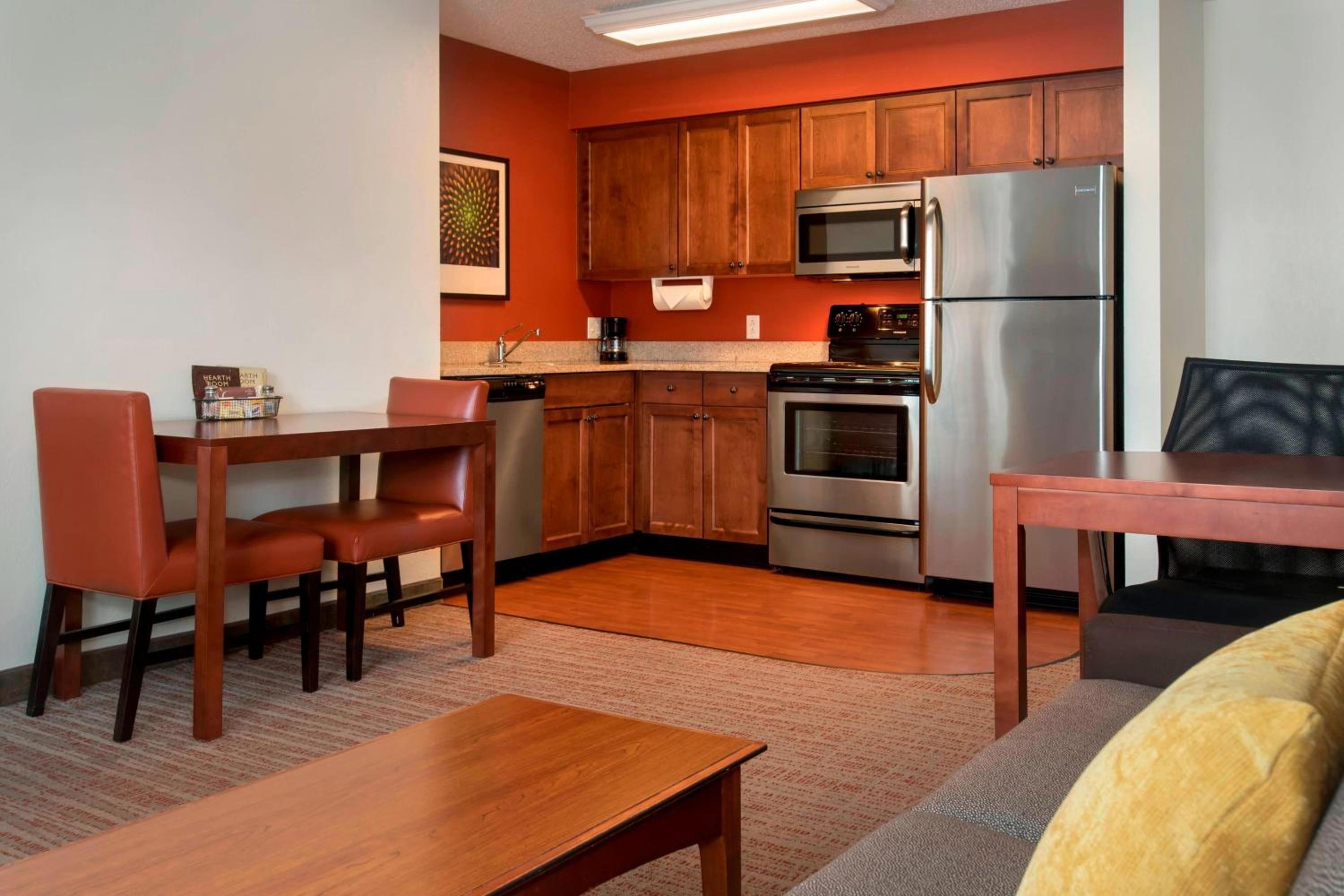 Queen Studio Suite photo 3