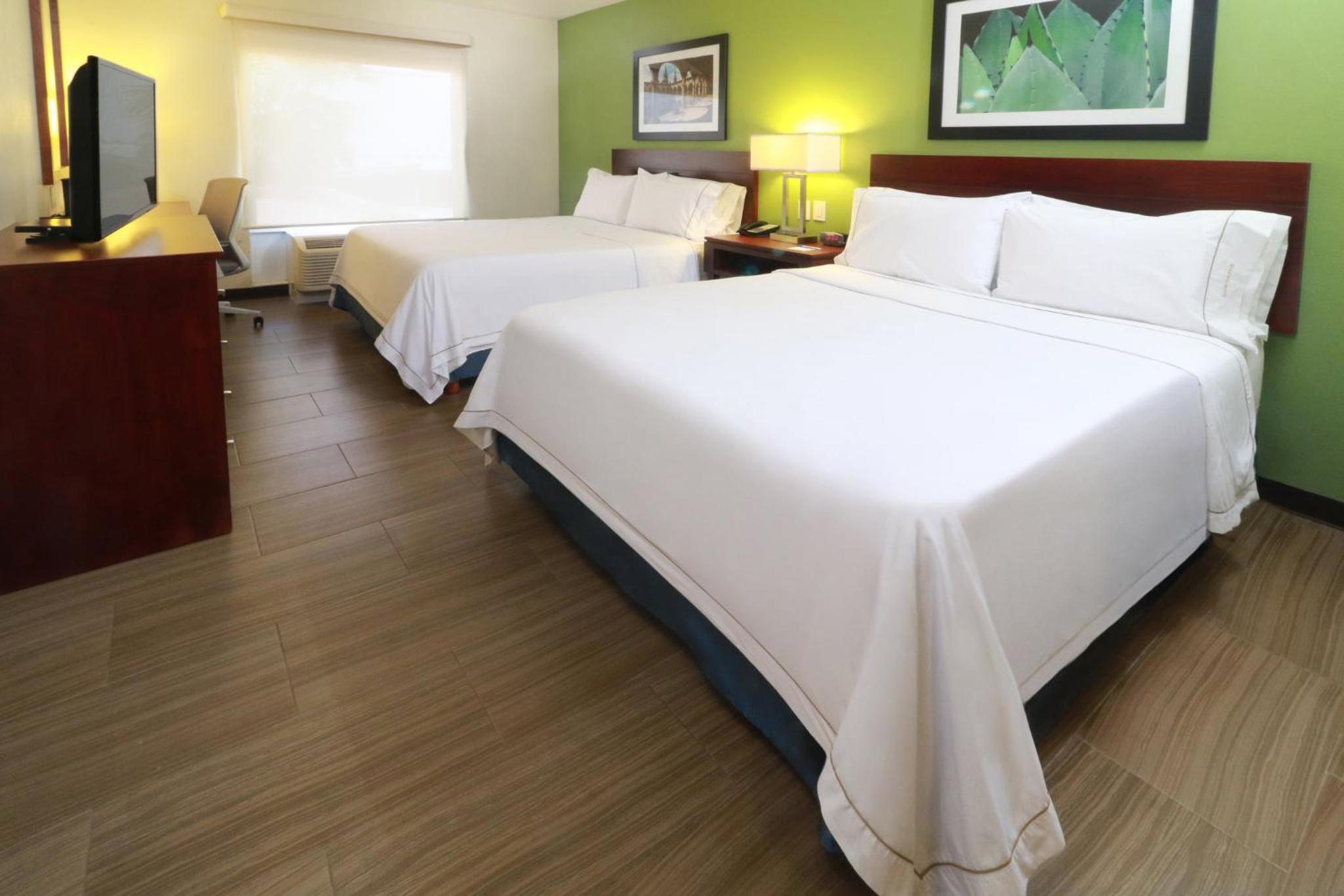 Deluxe Queen Room with Two Queen Beds - Non-Smoking