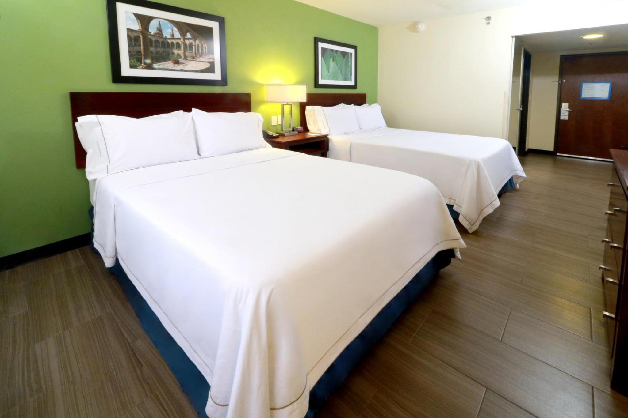 Deluxe Queen Room with Two Queen Beds - Non-Smoking